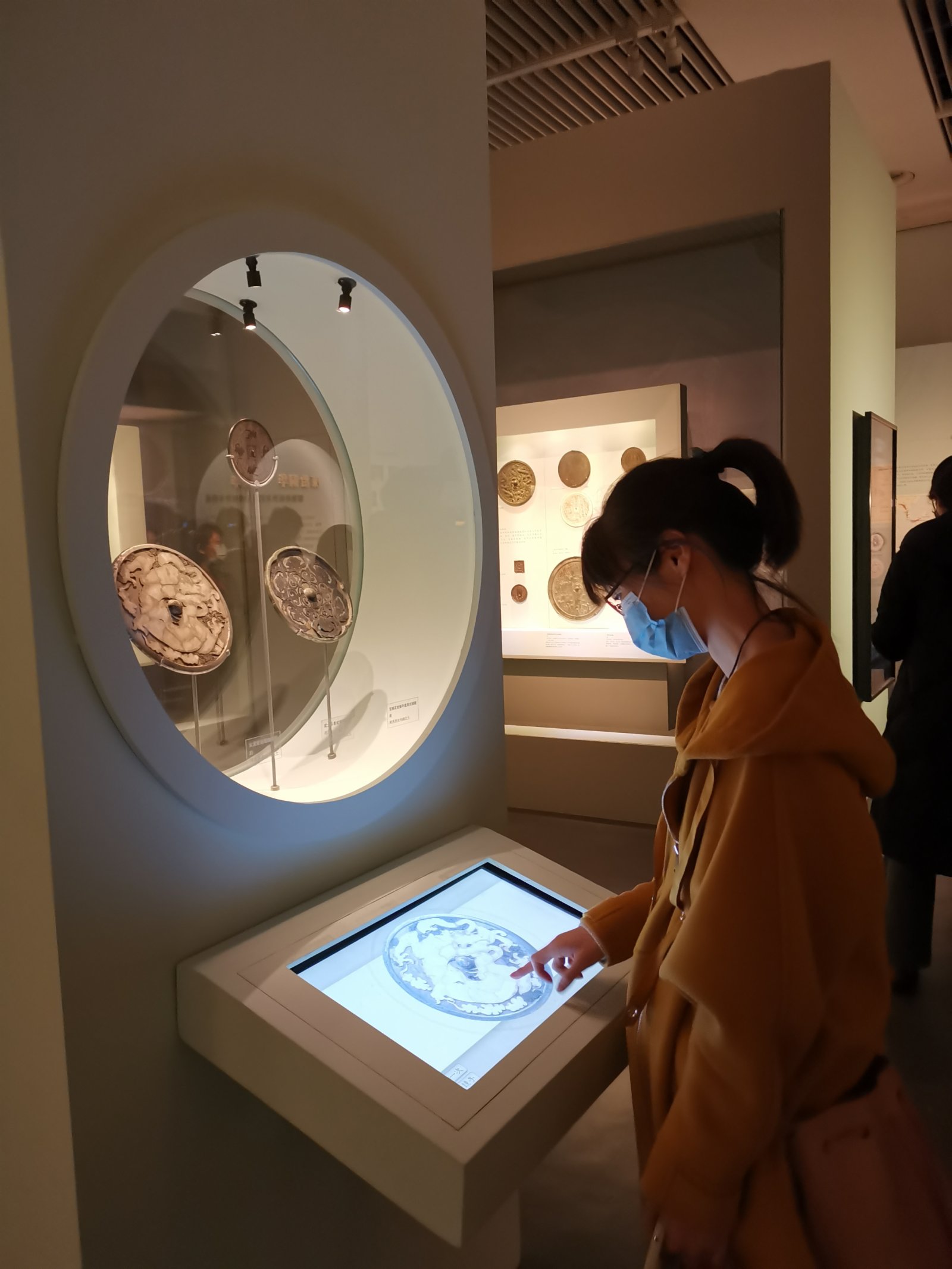 「鏡裏千秋——中國古代銅鏡文化」展覽現場。（香港文匯網記者江鑫嫻 攝）