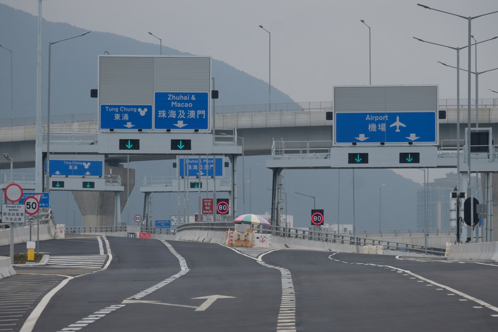 屯門─赤鱲角隧道是連接屯門南和港珠澳大橋香港口岸人工島的海底行車隧道。通車後,新界西北居民可經屯門南直到大嶼山、港珠澳大橋北上,為香港國際機場和大嶼山整個區域提供快捷、方便的通道。(大公文匯全媒體記者麥鈞傑攝) 屯門─赤鱲角隧道是連接屯門南和港珠澳大橋香港口岸人工島的海底行車隧道。通車後,新界西北居民可經屯門南直到大嶼山、港珠澳大橋北上,為香港國際機場和大嶼山整個區域提供快捷、方便的通道。(大公文匯全媒體記者麥鈞傑攝)