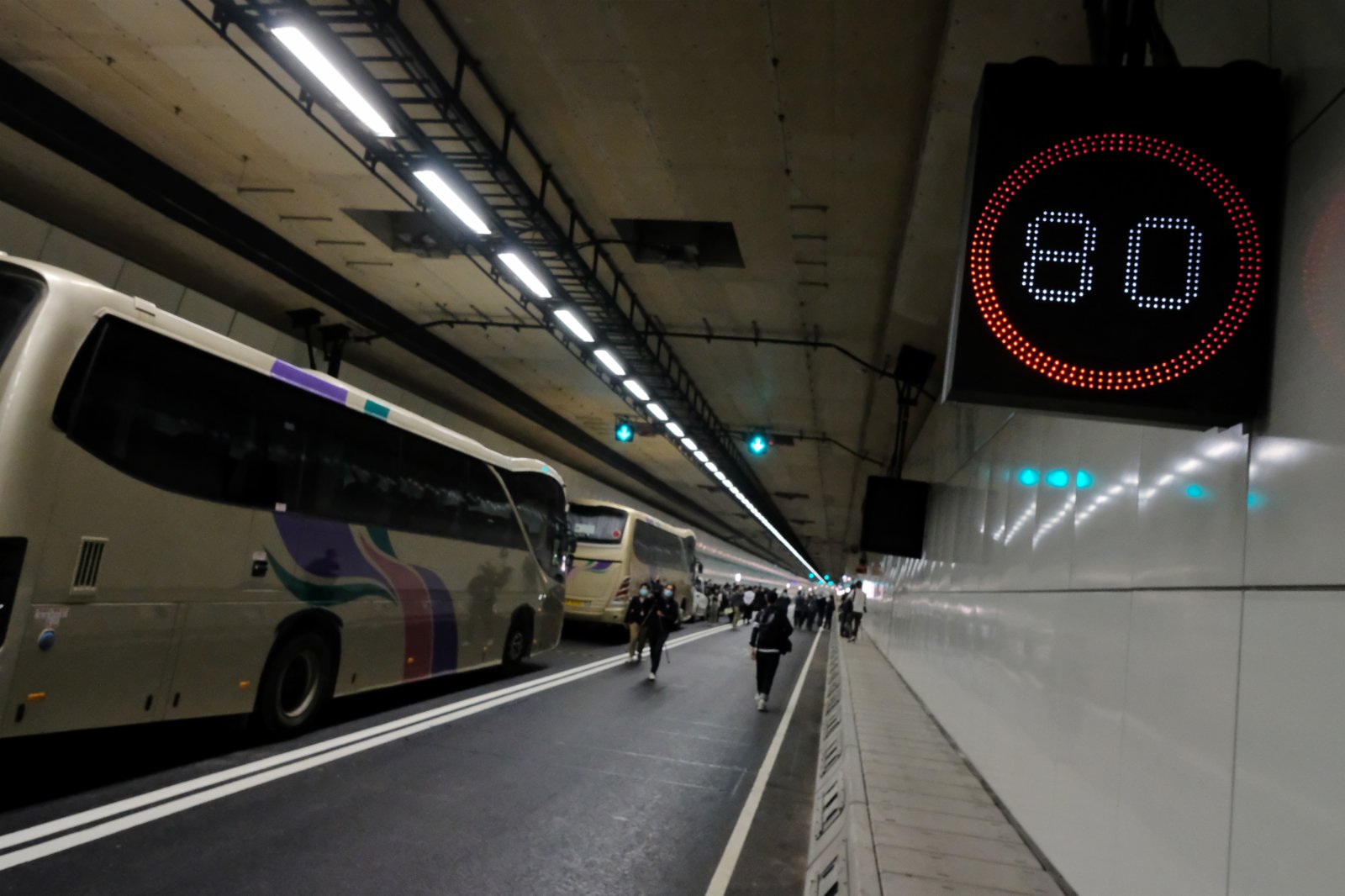 屯門─赤鱲角隧道是連接屯門南和港珠澳大橋香港口岸人工島的海底行車隧道。通車後,新界西北居民可經屯門南直到大嶼山、港珠澳大橋北上,為香港國際機場和大嶼山整個區域提供快捷、方便的通道。(大公文匯全媒體記者麥鈞傑攝) 屯門─赤鱲角隧道是連接屯門南和港珠澳大橋香港口岸人工島的海底行車隧道。通車後,新界西北居民可經屯門南直到大嶼山、港珠澳大橋北上,為香港國際機場和大嶼山整個區域提供快捷、方便的通道。(大公文匯全媒體記者麥鈞傑攝)