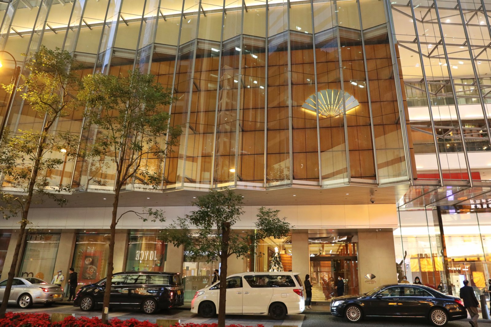 圖為位於中環的置地文華東方酒店，是名單中房價最貴的酒店。(香港中通社)
