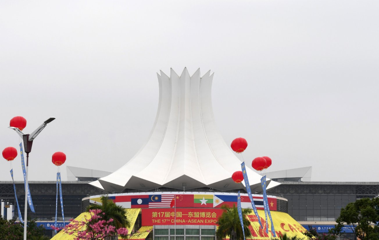 這是廣西南寧國際會展中心(11月27日攝)。11月27日,第十七屆中國-東盟博覽會和中國-東盟商務與投資峰會在廣西南寧開幕。(新華社) 這是廣西南寧國際會展中心(11月27日攝)。11月27日,第十七屆中國-東盟博覽會和中國-東盟商務與投資峰會在廣西南寧開幕。(新華社)