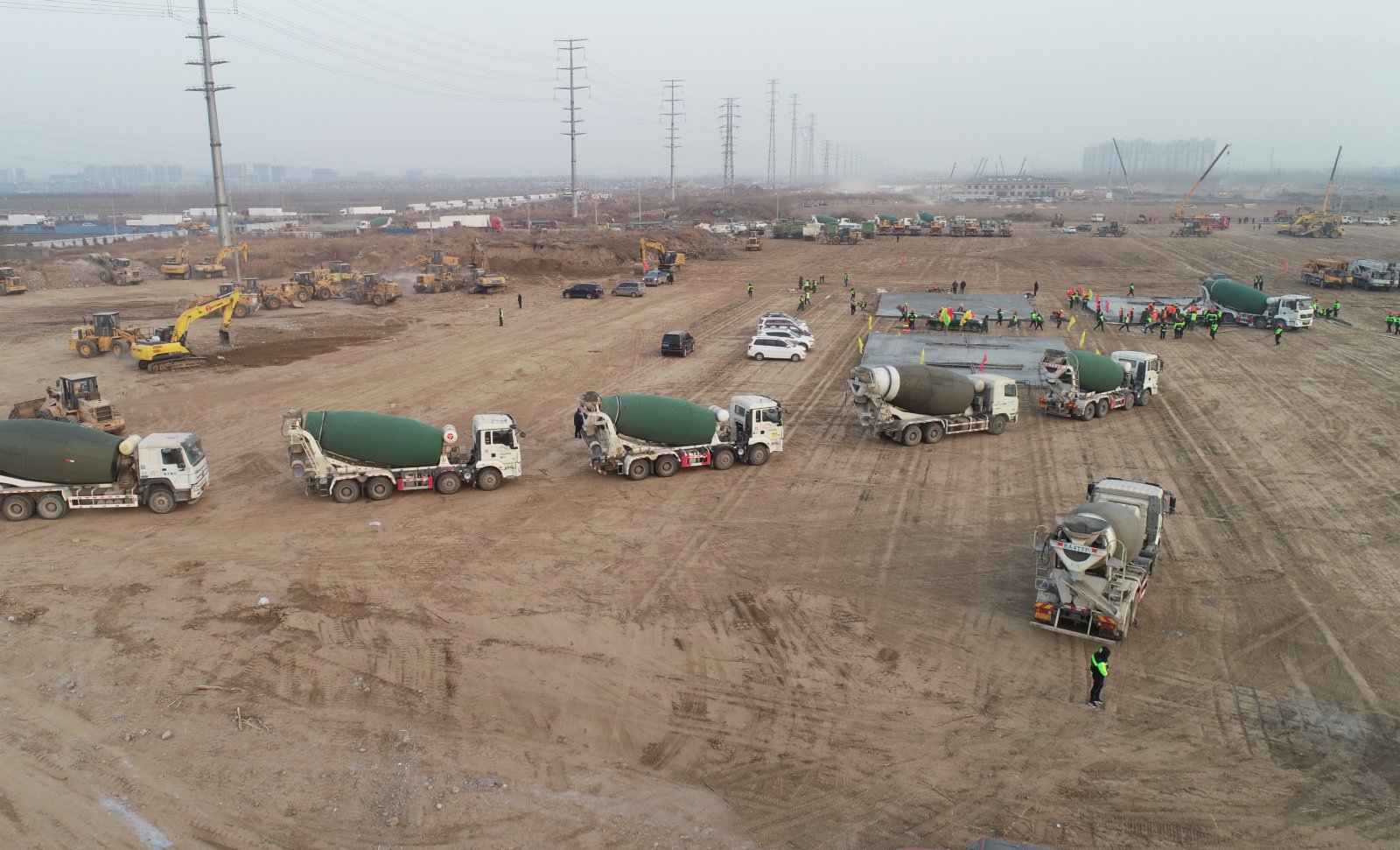 這是1月14日拍攝的石家莊市集中隔離點建設施工現場（無人機照片）。（新華社）