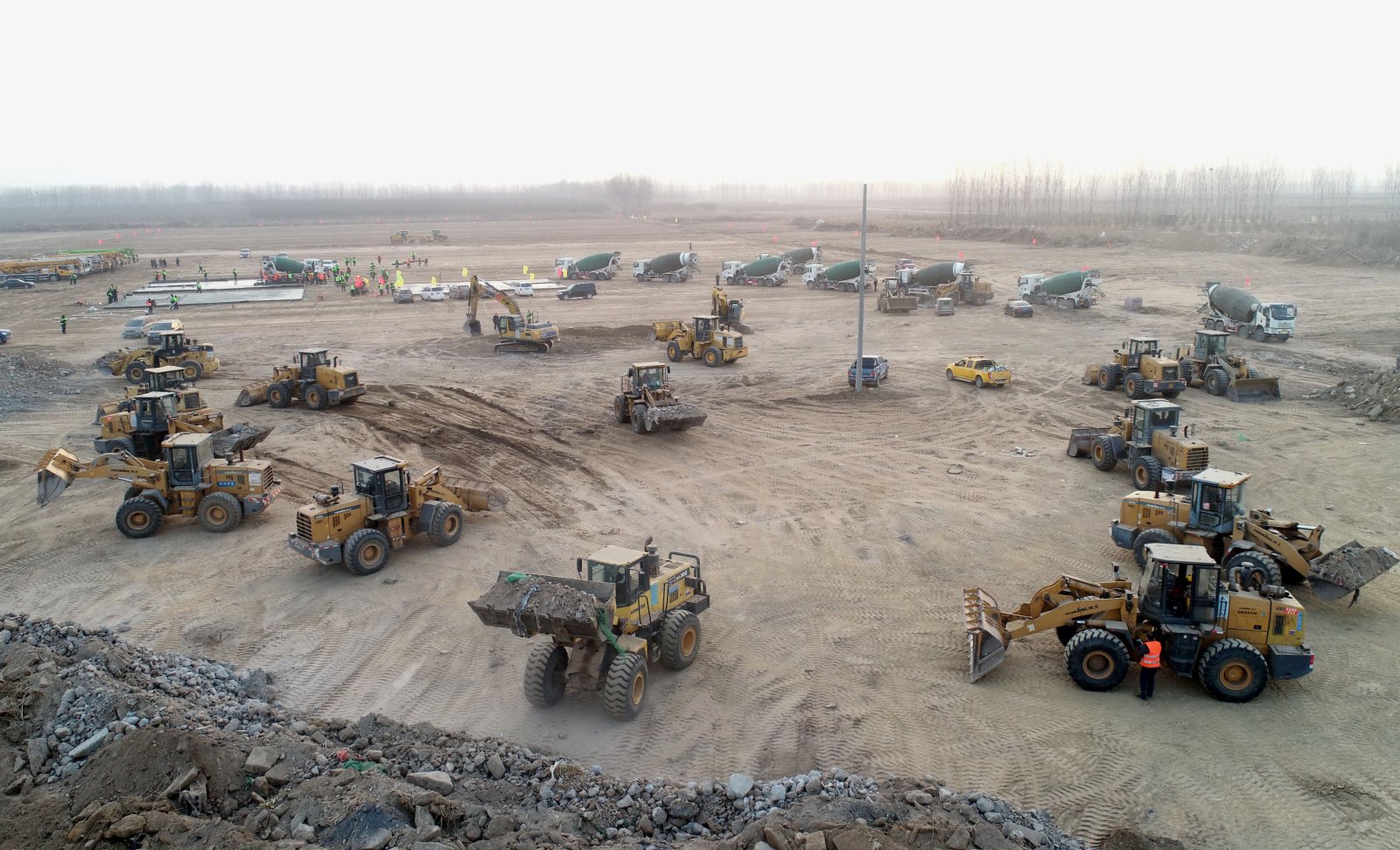 這是1月14日拍攝的石家莊市集中隔離點建設施工現場（無人機照片）。（新華社）