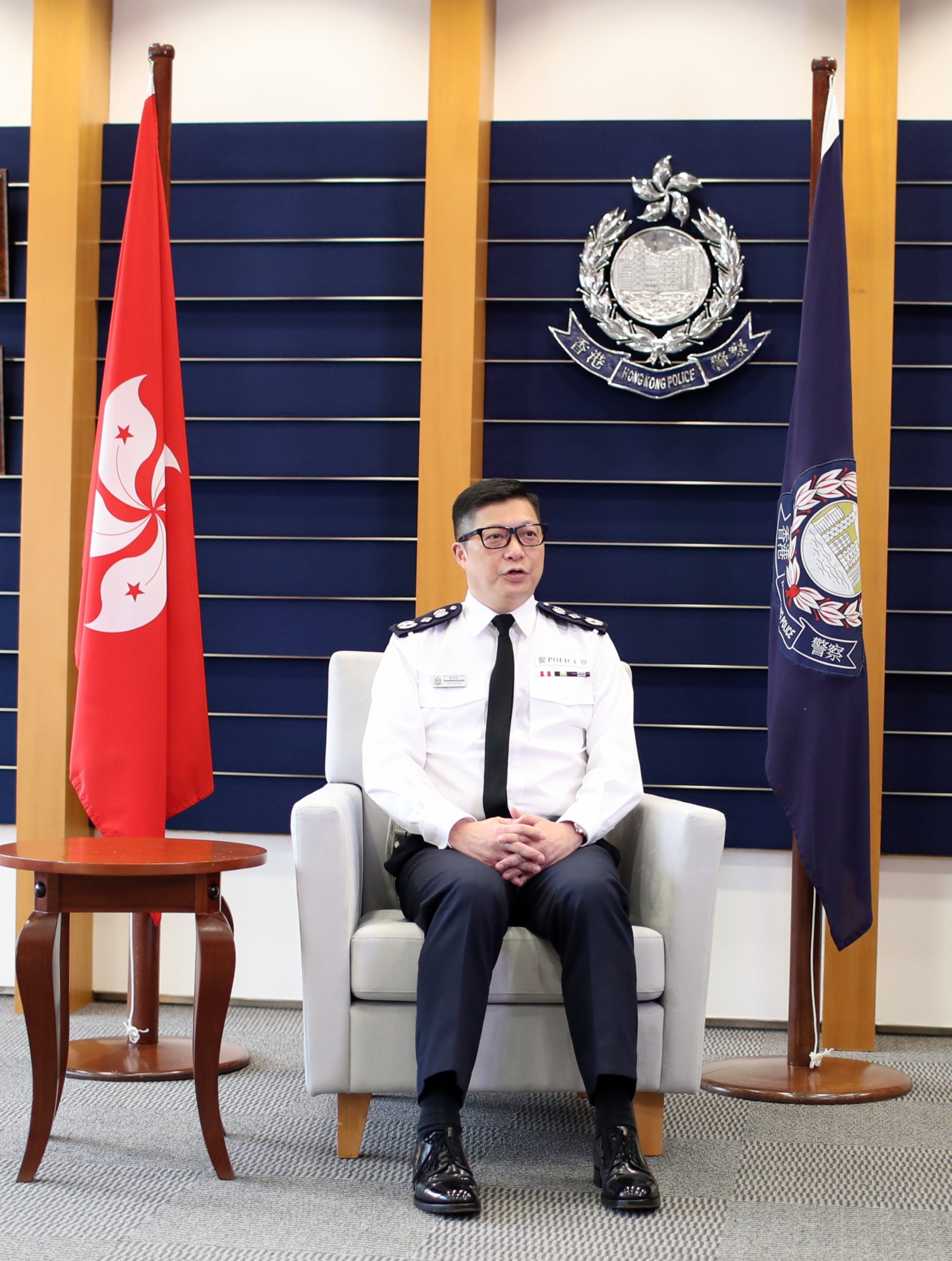 香港警務處處長鄧炳強接受採訪。（新華社）