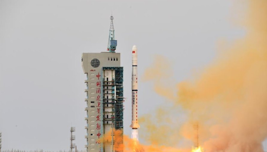 2月24日10時22分，我國在酒泉衛星發射中心用長征四號丙運載火箭，成功將遙感三十一號03組衛星發射升空，衛星進入預定軌道。（新華社）
