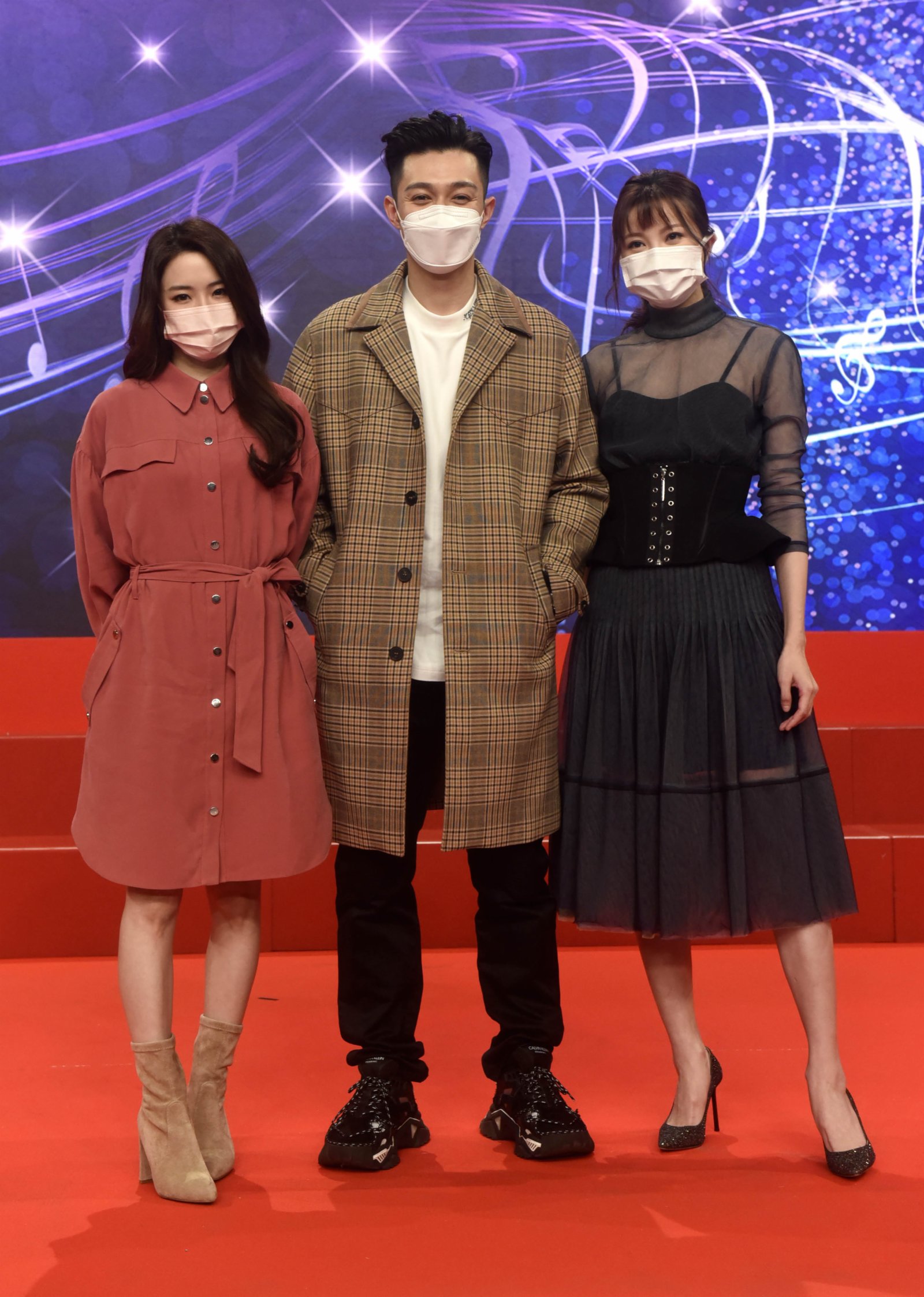 圖為星夢娛樂三位歌手菊梓喬(左起)、周柏豪及吳若希出席盛會。（中新社）
