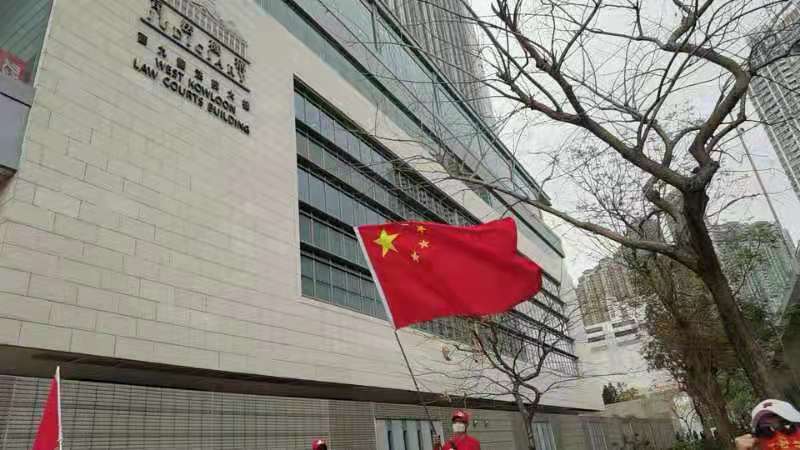 團體「香江情·中國心」今日（１日）到西九法院聲討觸犯香港國安法顛覆罪的47名反中亂港分子，要求貫徹落實國安法，嚴懲賣國賊。（大公文匯全媒體記者攝）