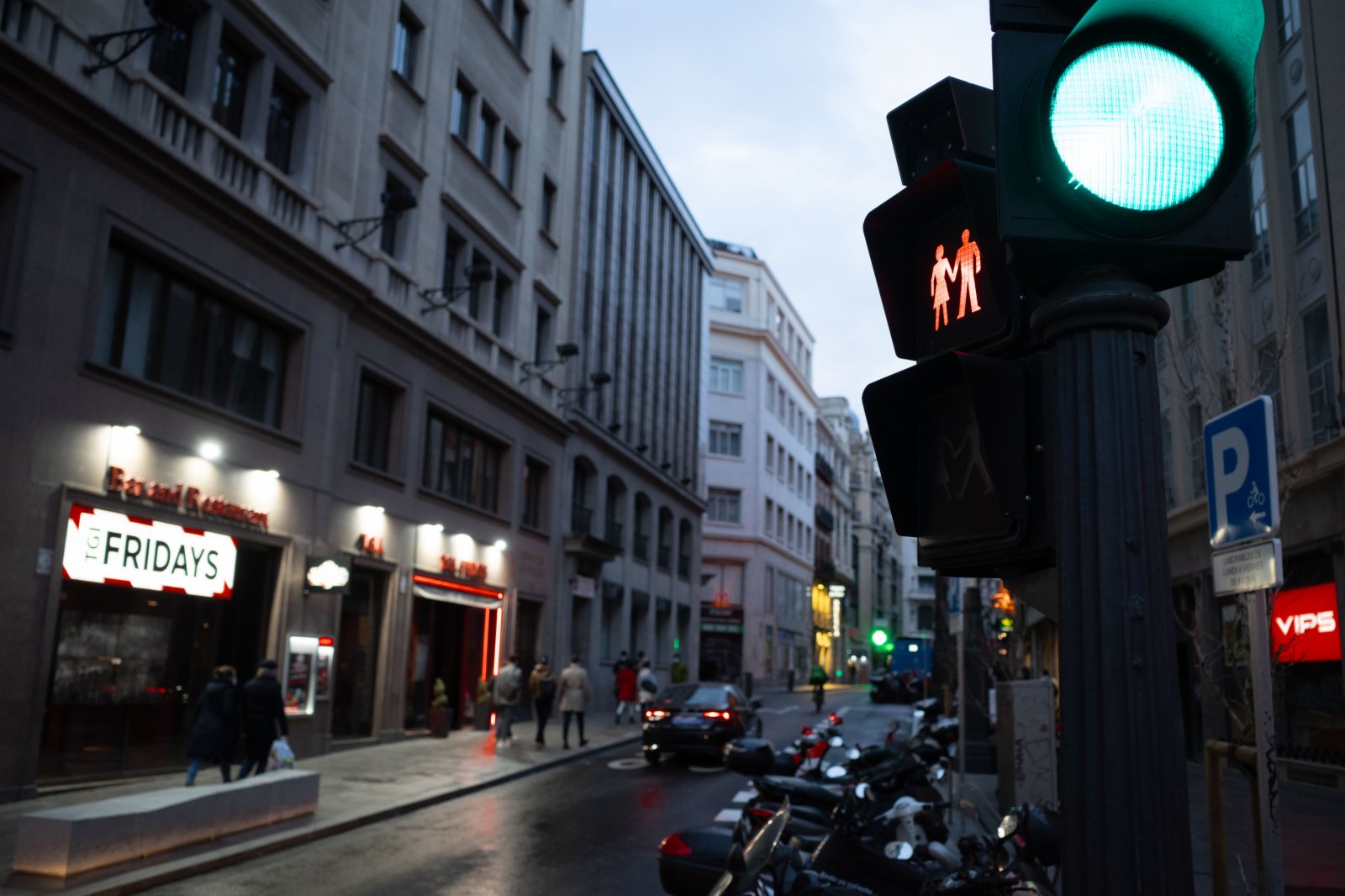 這是3月7日在西班牙馬德里街頭拍攝的行人信號燈。（新華社）