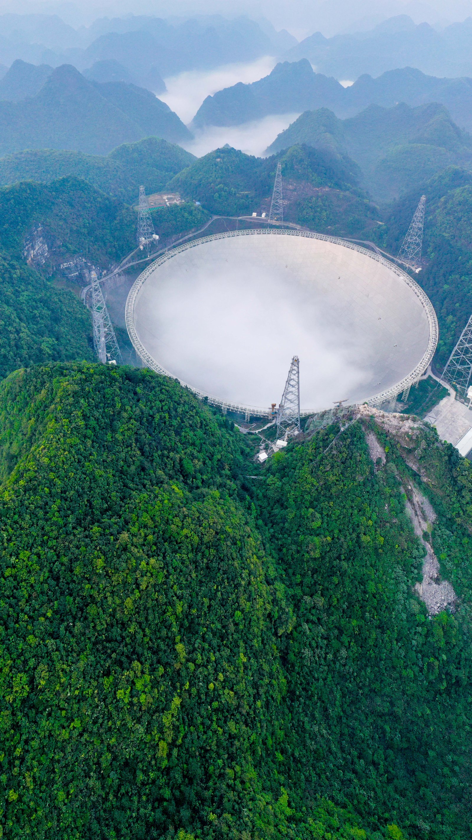 3月31日清晨拍攝的「中國天眼」全景