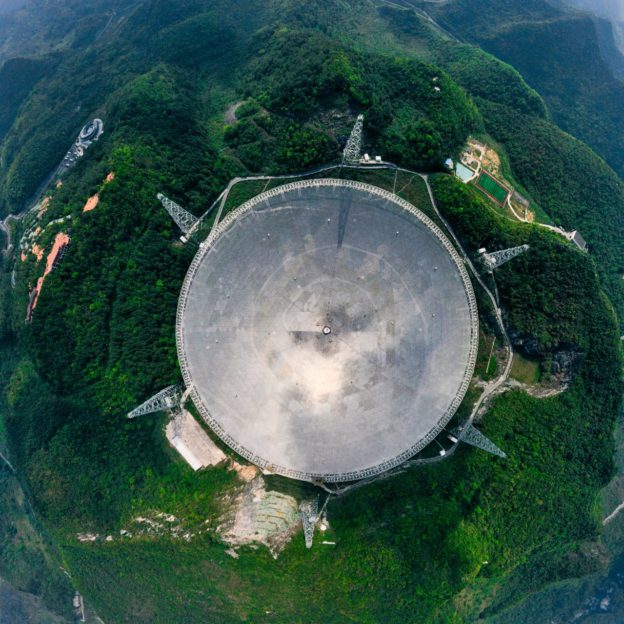 3月28日拍攝的「中國天眼」全景。