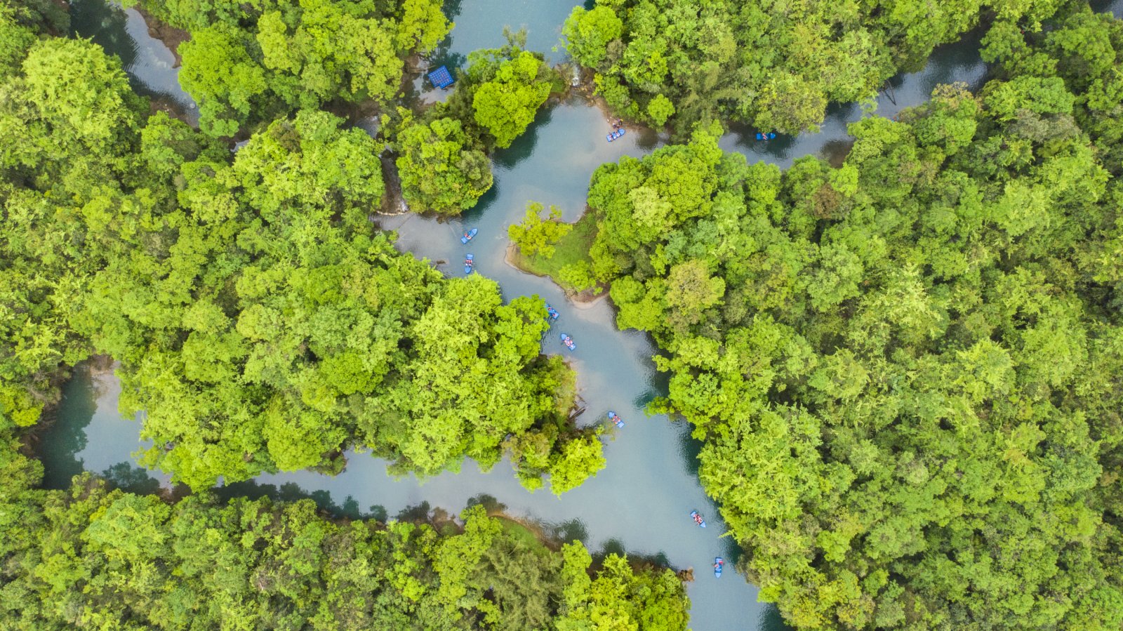 荔波縣小七孔景區春景（4月15日攝，無人機照片）。（新華社）