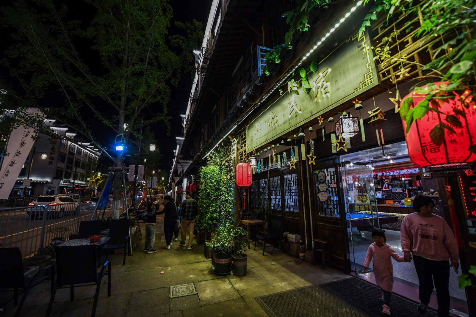 4月17日拍攝的杭州市臨安區河橋古鎮夜景。