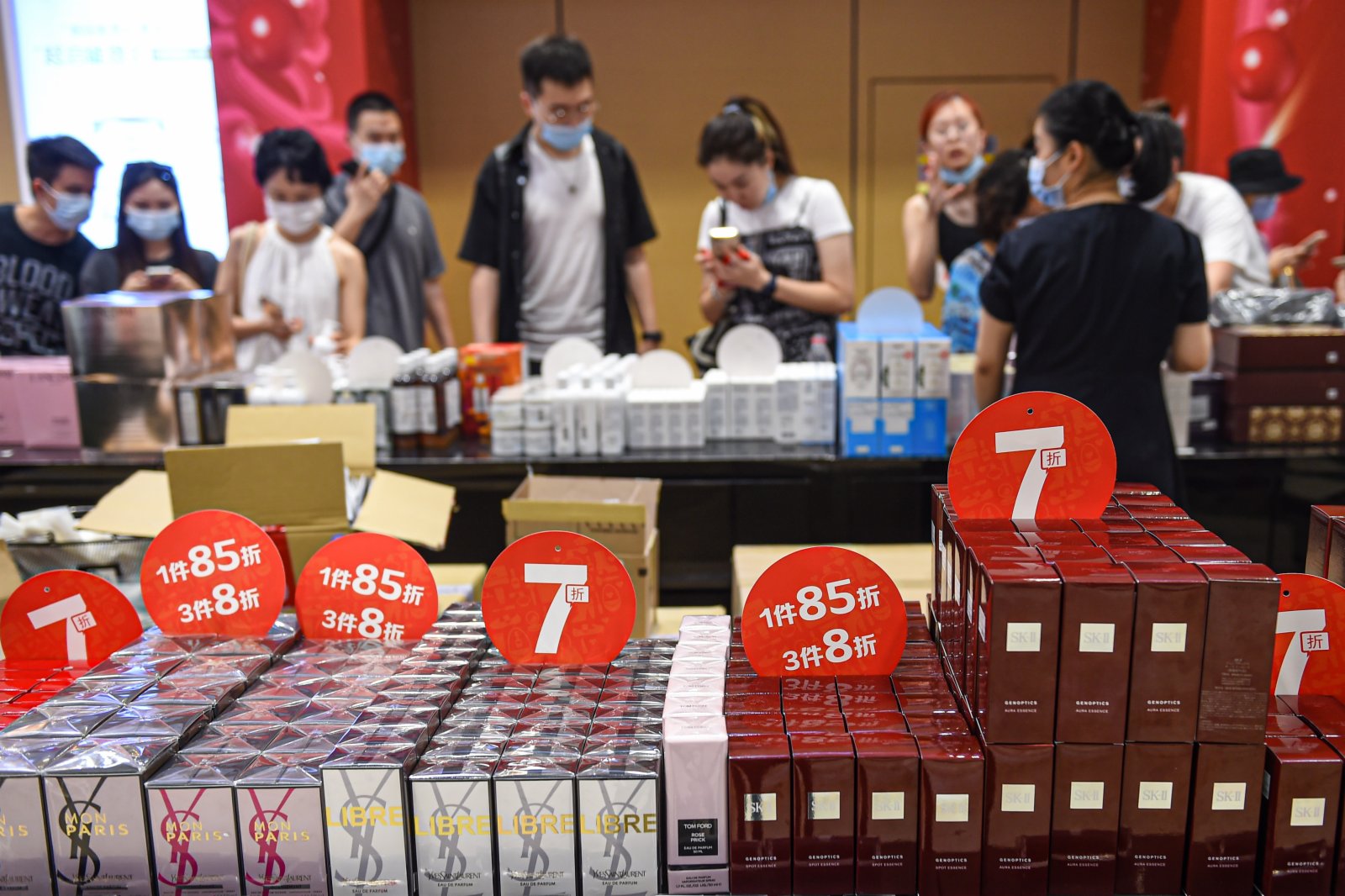這是4月19日在海口日月廣場免稅店拍攝的免稅商品。（新華社）