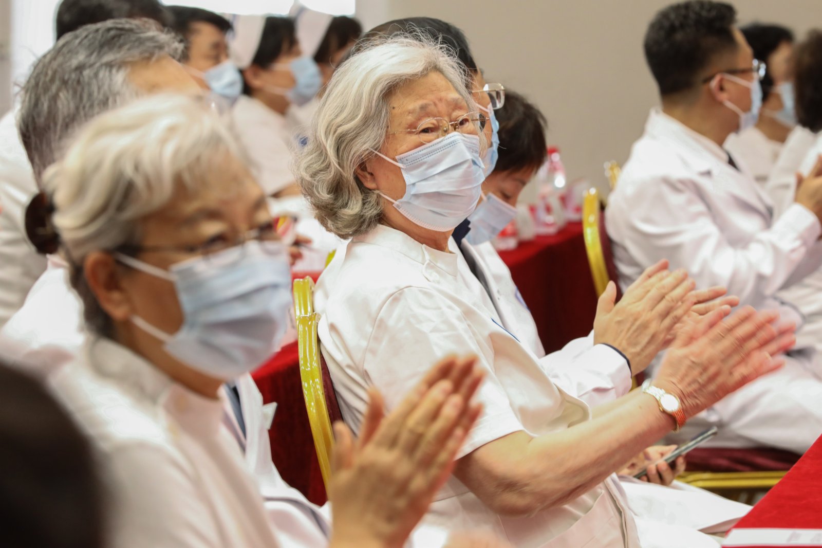 北京大學人民醫院的護理前輩出席慶祝活動。