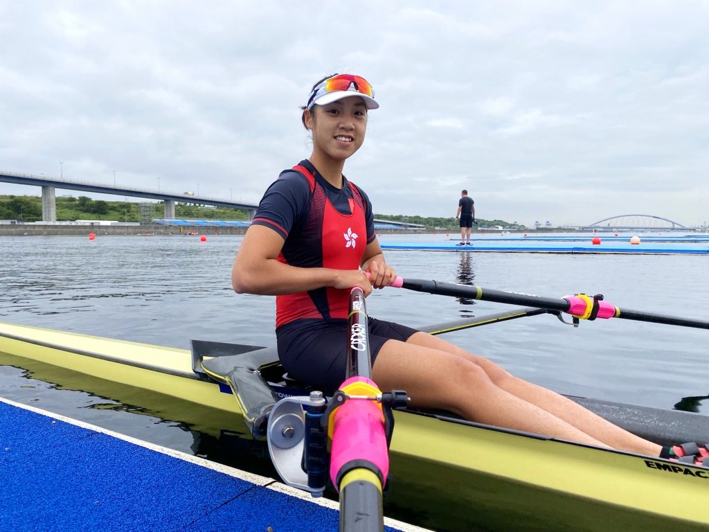 香港賽艇隊運動員洪詠甄成功為香港爭取東京奧運入場券，將會出戰女子單人雙槳艇賽事。