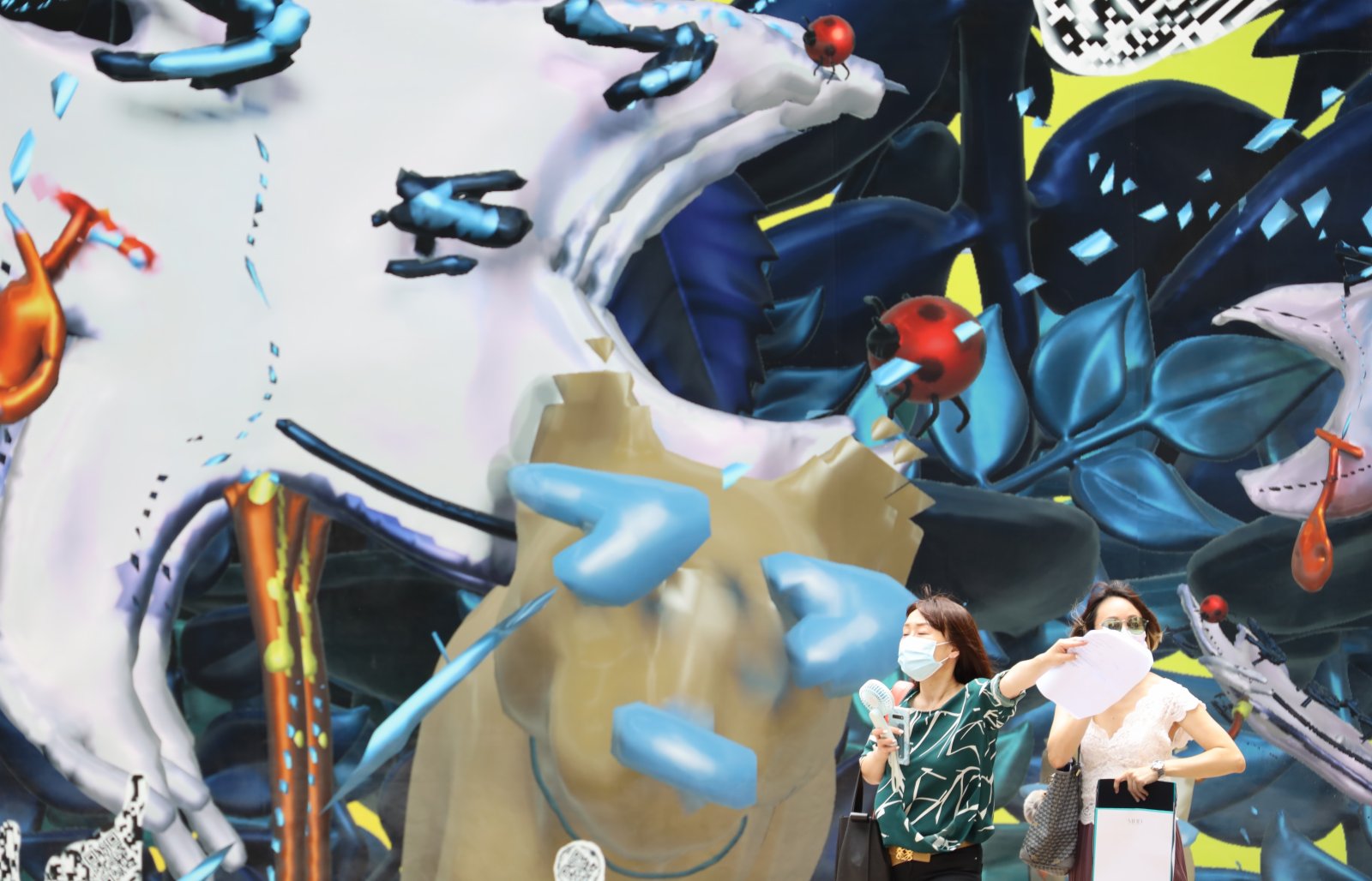 街頭的藝術塗鴉給舊城注入新氣象。（香港中通社）  