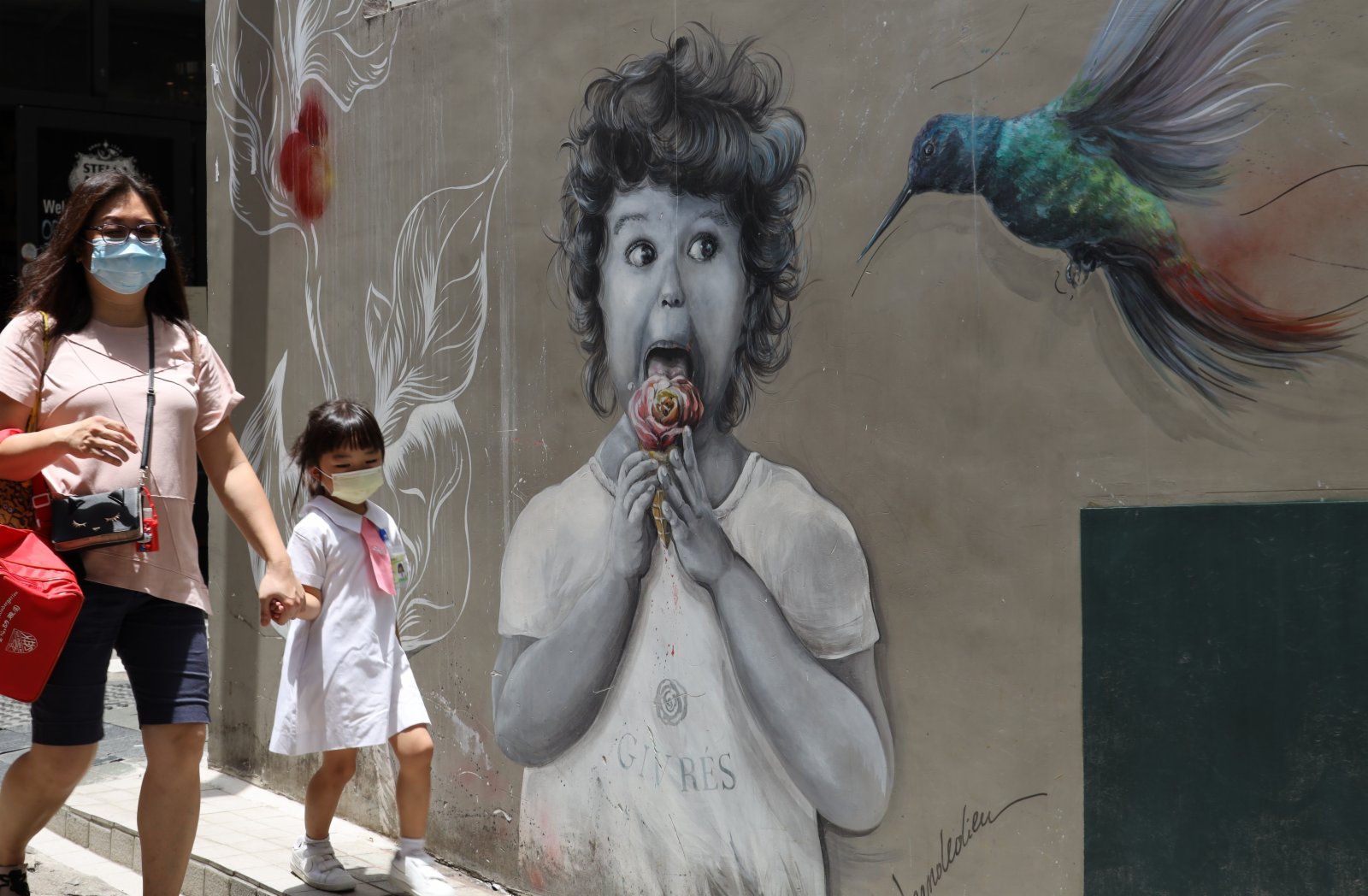 街頭的藝術塗鴉給舊城注入新氣象。（香港中通社）  