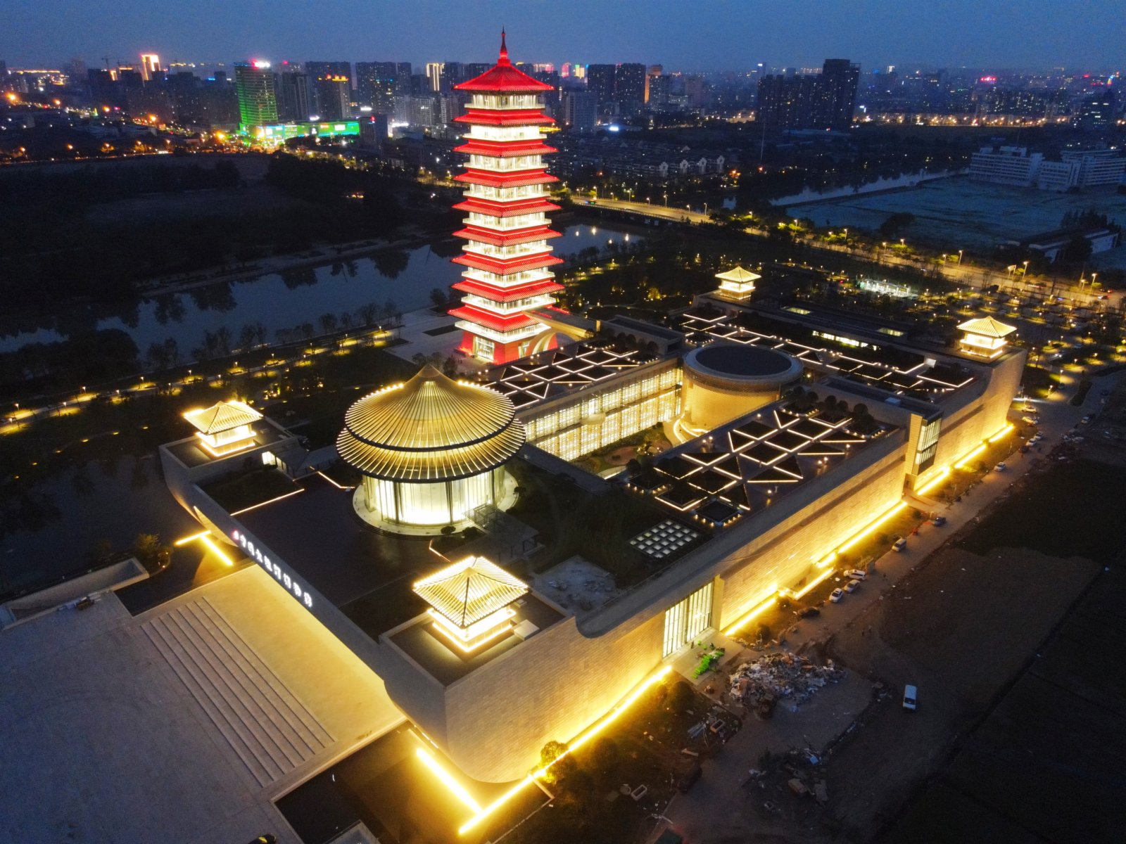 6月8日拍攝的揚州中國大運河博物館夜景（無人機照片）。（新華社）