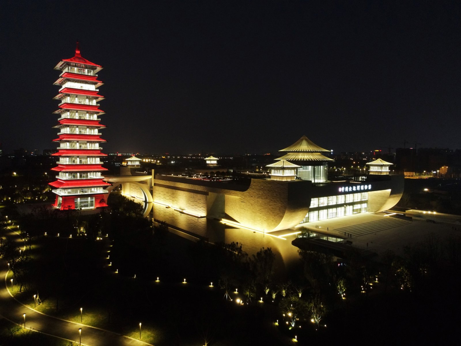 6月8日拍攝的揚州中國大運河博物館夜景（無人機照片）。（新華社）