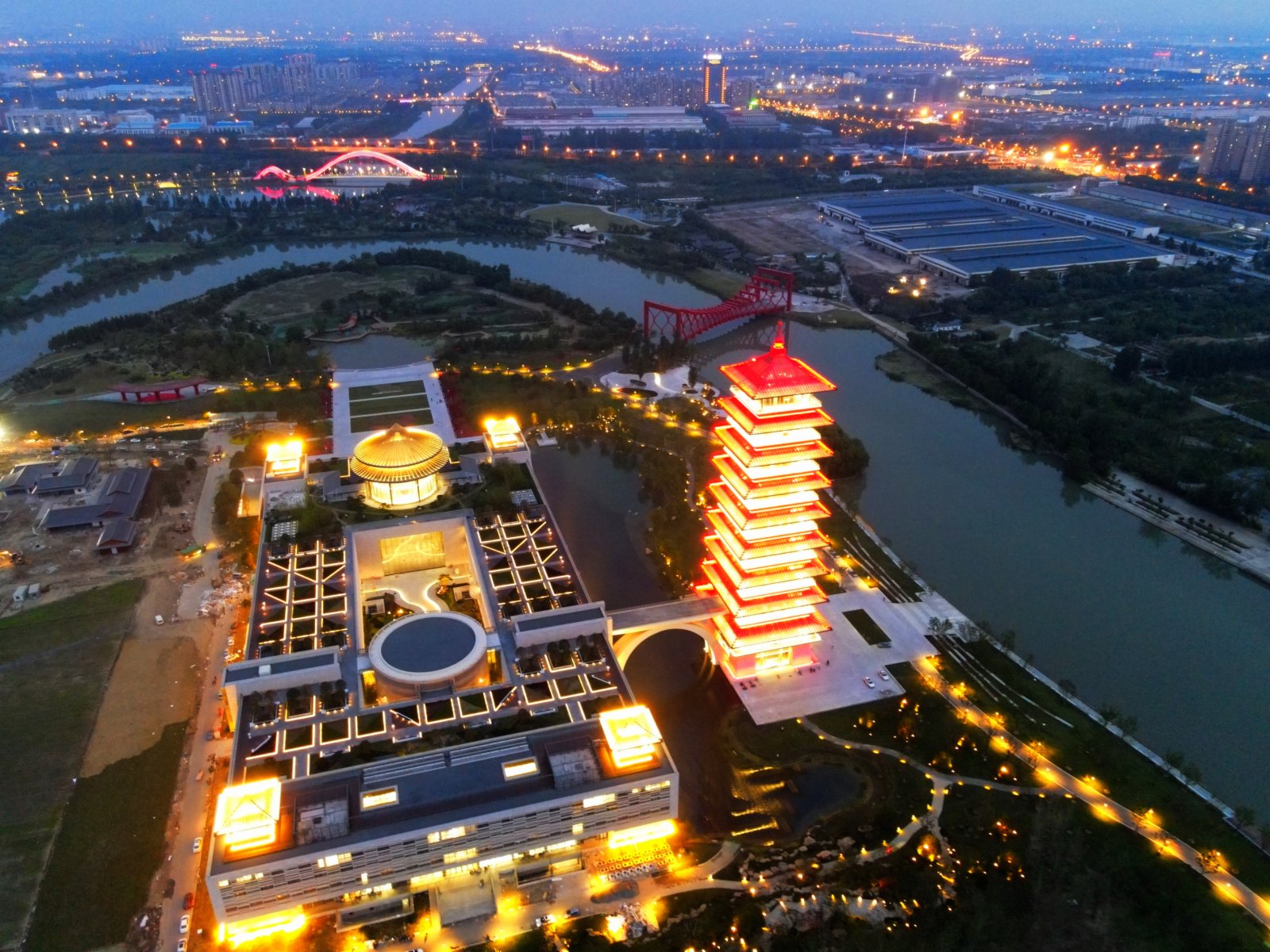 6月8日拍攝的揚州中國大運河博物館夜景（無人機照片）。（新華社）