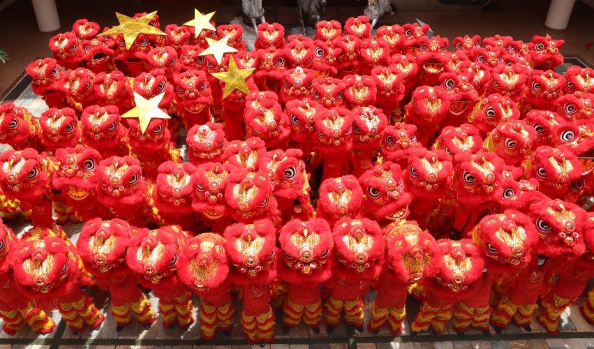香港市民在舞獅慶賀。（資料圖片）