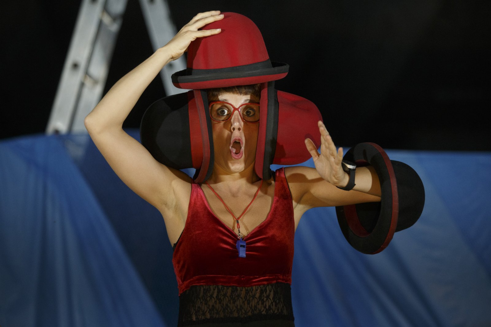 6月30日，藝術工作者在斯洛文尼亞首都盧布爾雅那進行街頭戲劇節表演。（新華社）