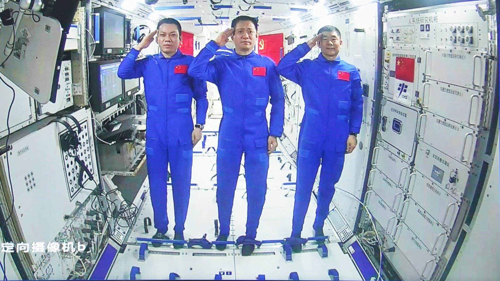 神舟十二號航天員進行中國空間站首次出艙活動