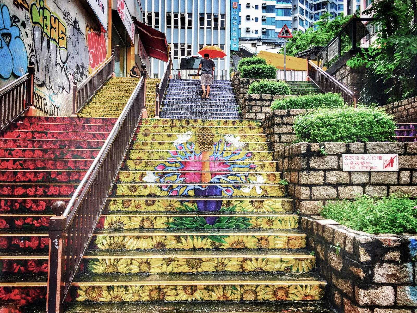 圖為油麻地眾坊街一道充滿特色的樓梯。 圖為油麻地眾坊街一道充滿特色的樓梯。