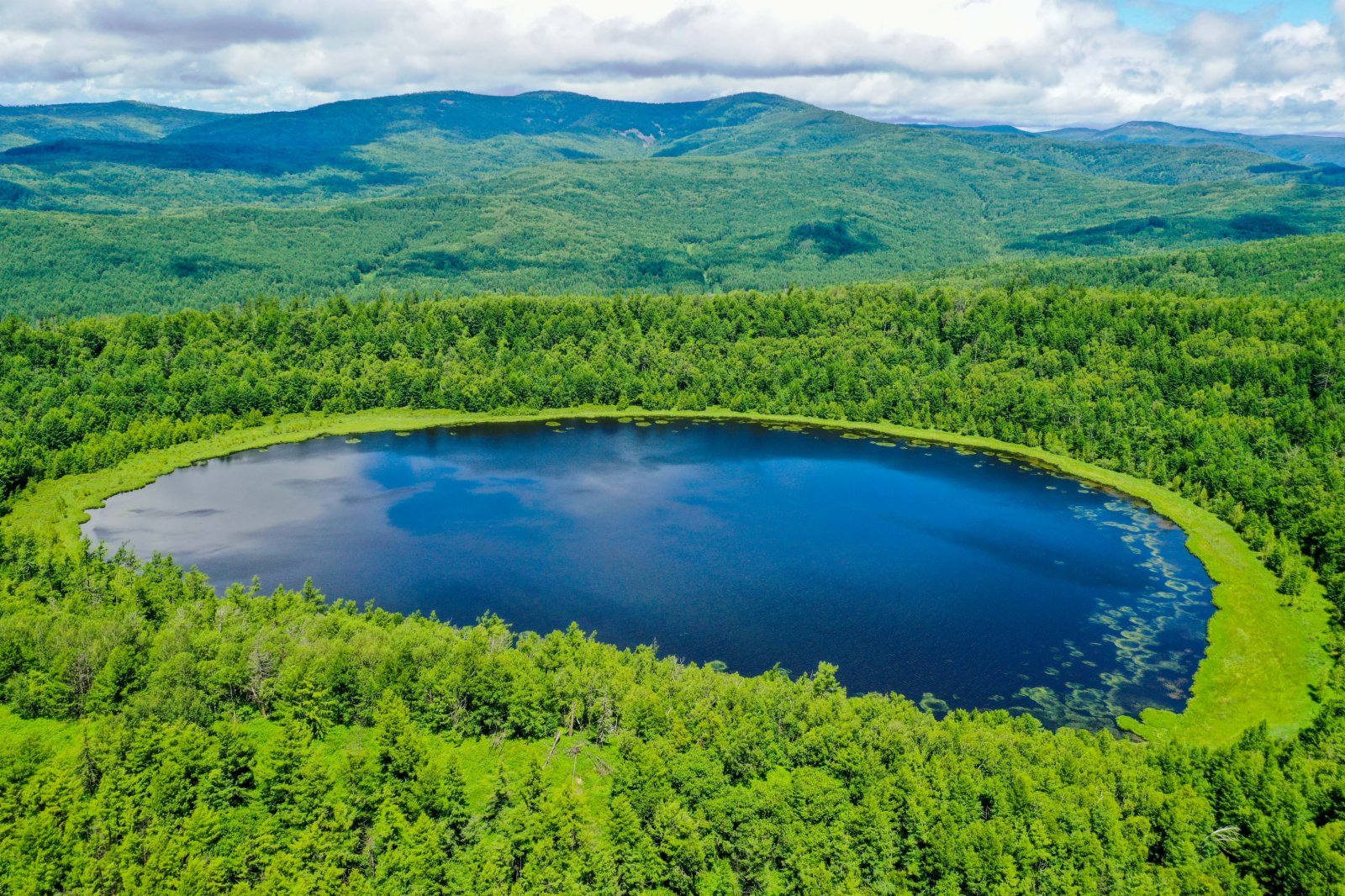 阿爾山國家森林公園內的天池。（新華社）