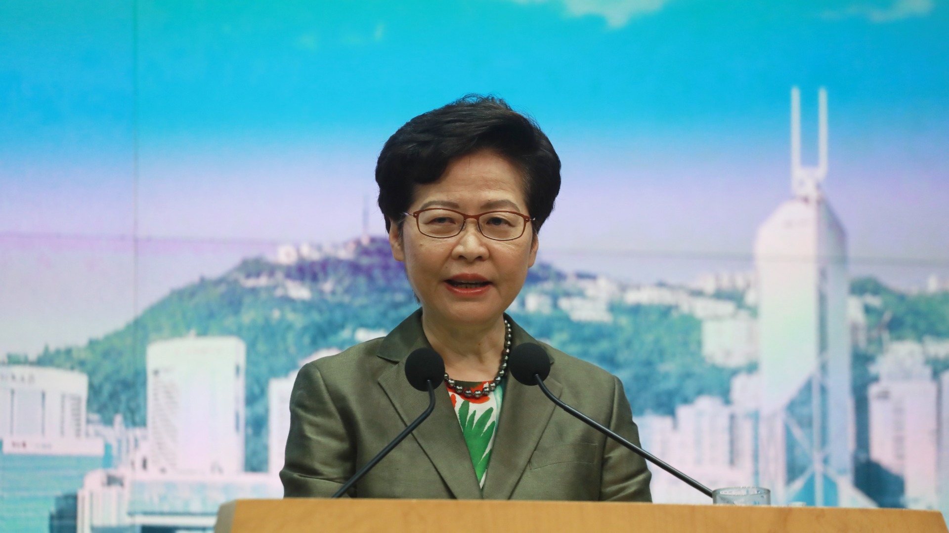 林鄭：已覓得土地兩年內建1.5萬過渡房 - 香港 - Vimarsana News