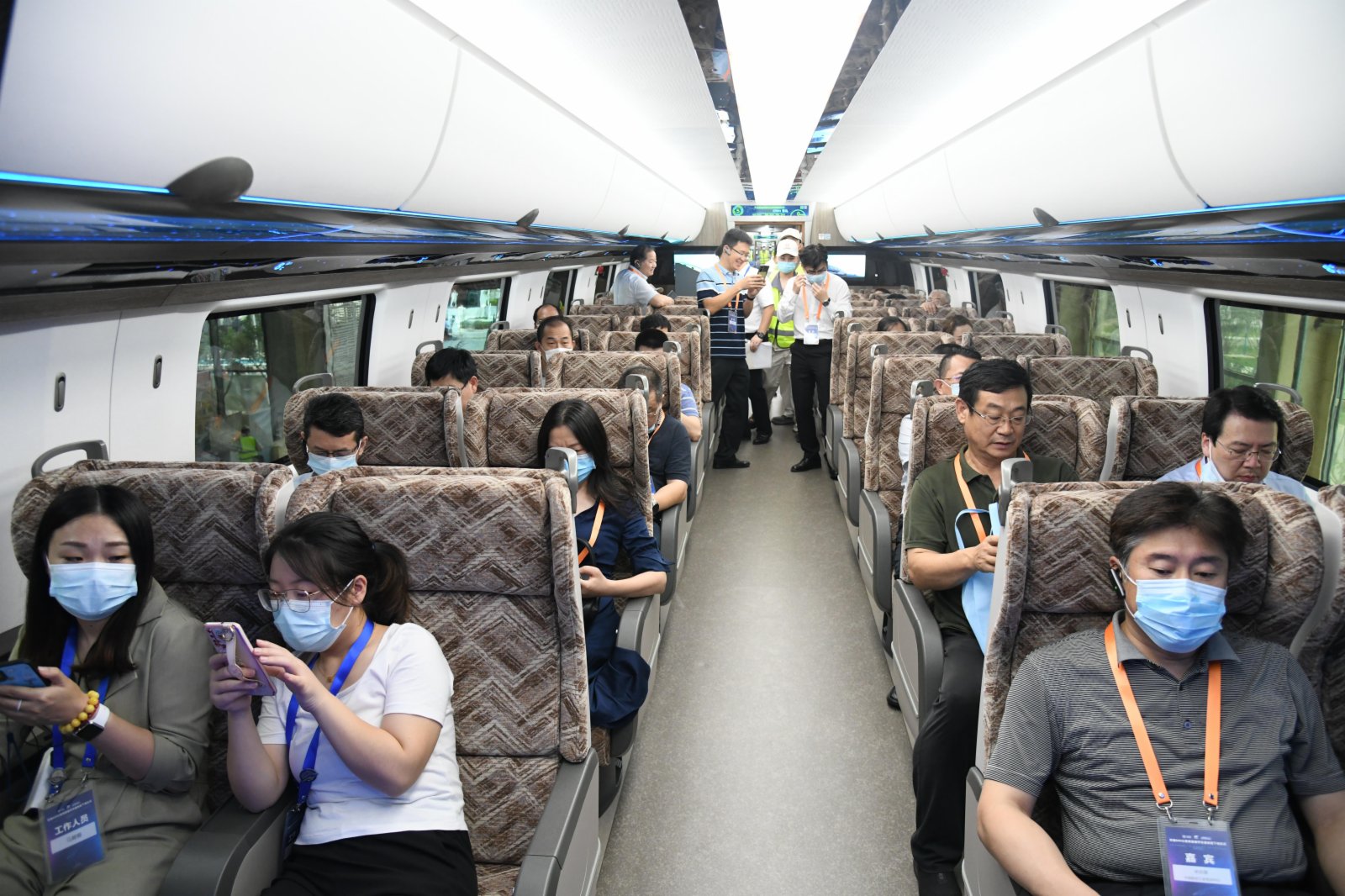 7月20日,參觀者在時速600公里高速磁浮列車內體驗。 7月20日,參觀者在時速600公里高速磁浮列車內體驗。