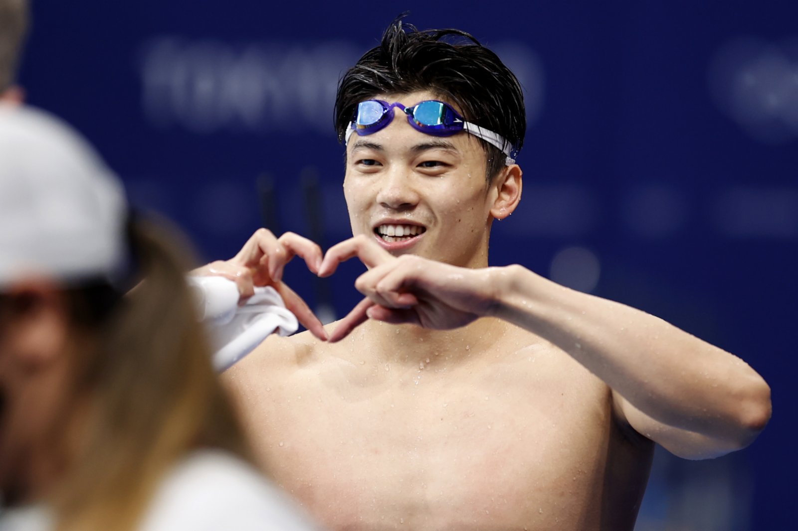 7月30日，中國選手汪順在男子200米個人混合泳決賽後「比心」慶祝勝利。
