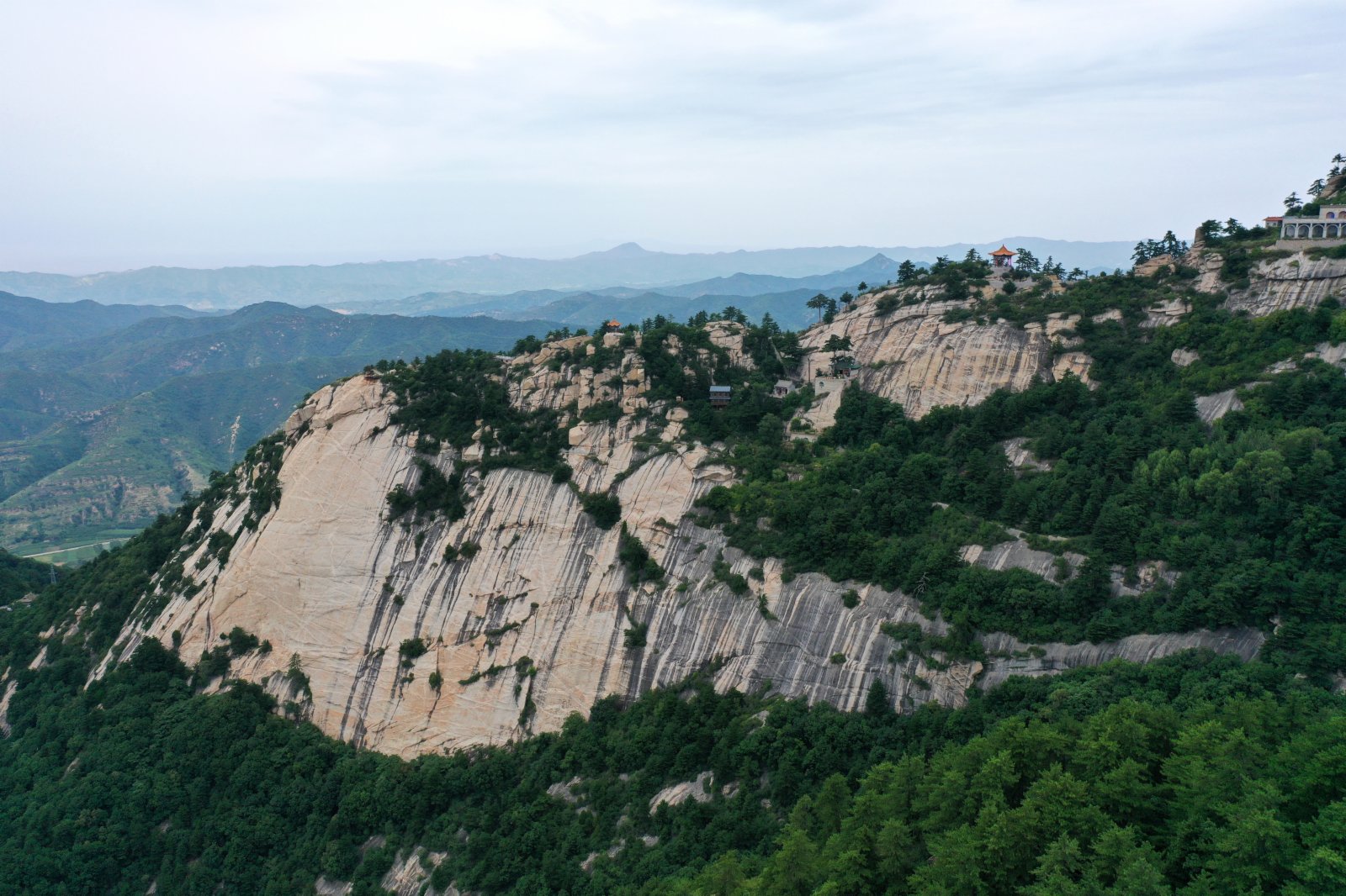 8月12日拍攝的北武當山風光（無人機照片）。（新華社）