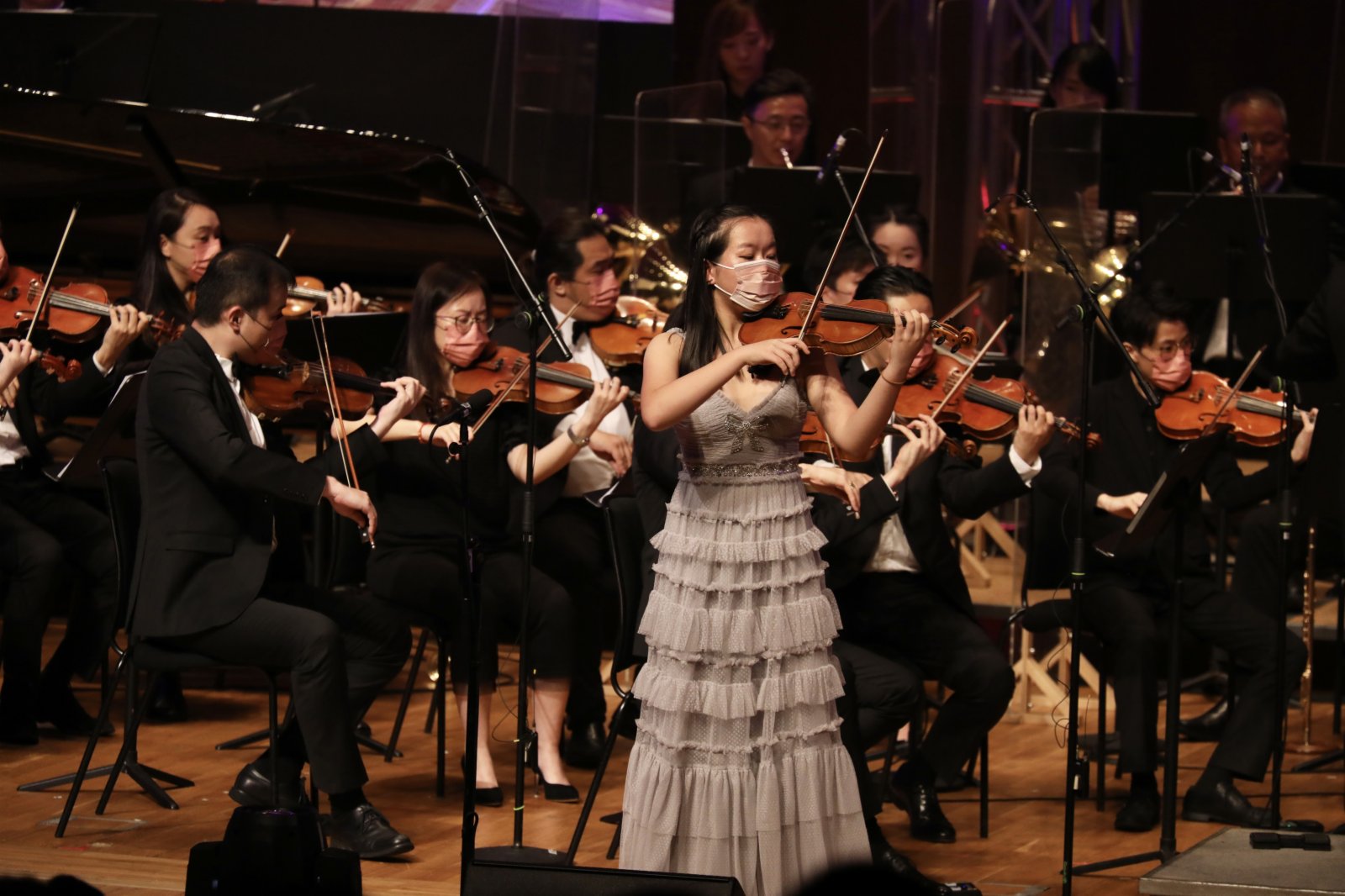梁馨菲小提琴演奏《莫札特小提琴協奏曲第五號第一樂章》。