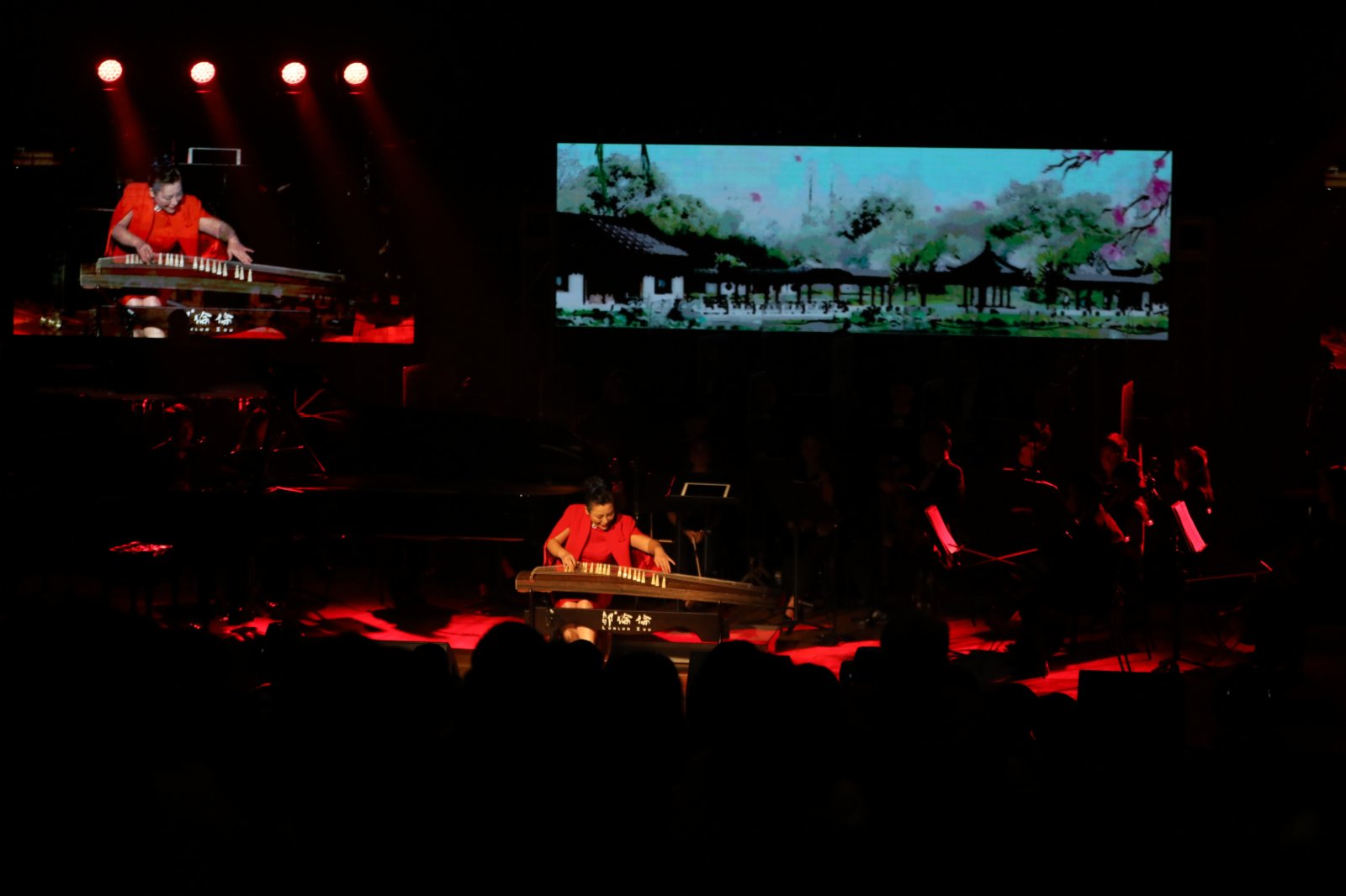 鄒倫倫古箏演奏《高山流水》、《戰颱風》。