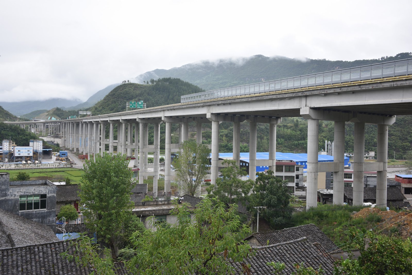 8月15日拍攝的秀印高速公路。（新華社）