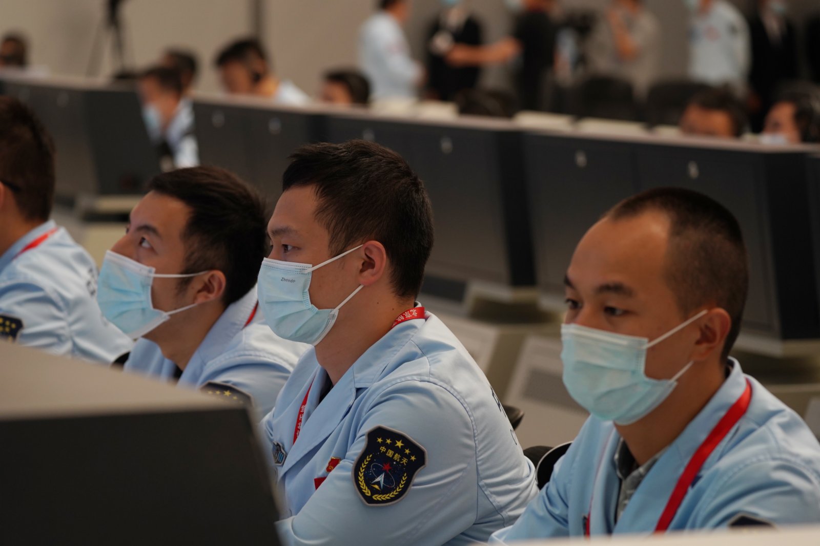 8月20日,在北京航天飛行控制中心,航天科研人員在工作。新華社 8月20日,在北京航天飛行控制中心,航天科研人員在工作。新華社