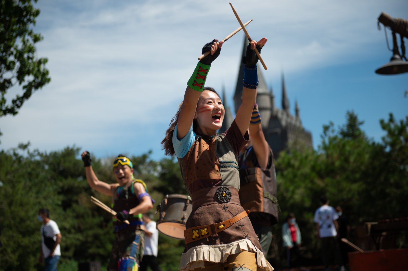 8月26日，演員在北京環球影城未來水世界主題景區表演。