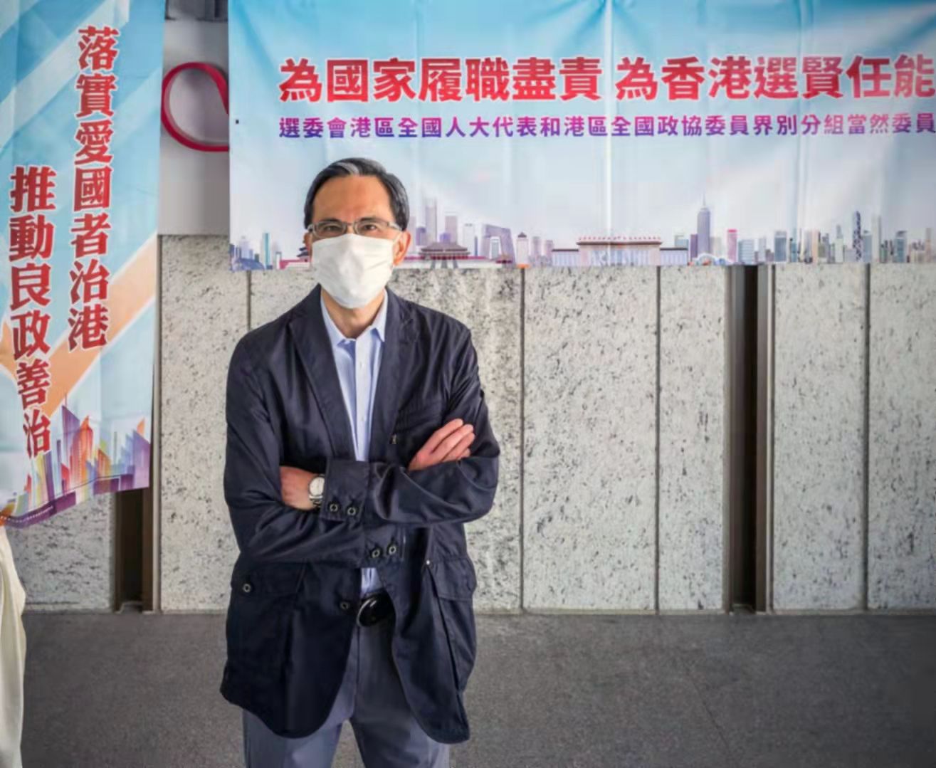 李澤鉅在「落實愛國者治港 推動良政善治」街站進行準備工作。
李澤鉅在「落實愛國者治港 推動良政善治」街站進行準備工作。
