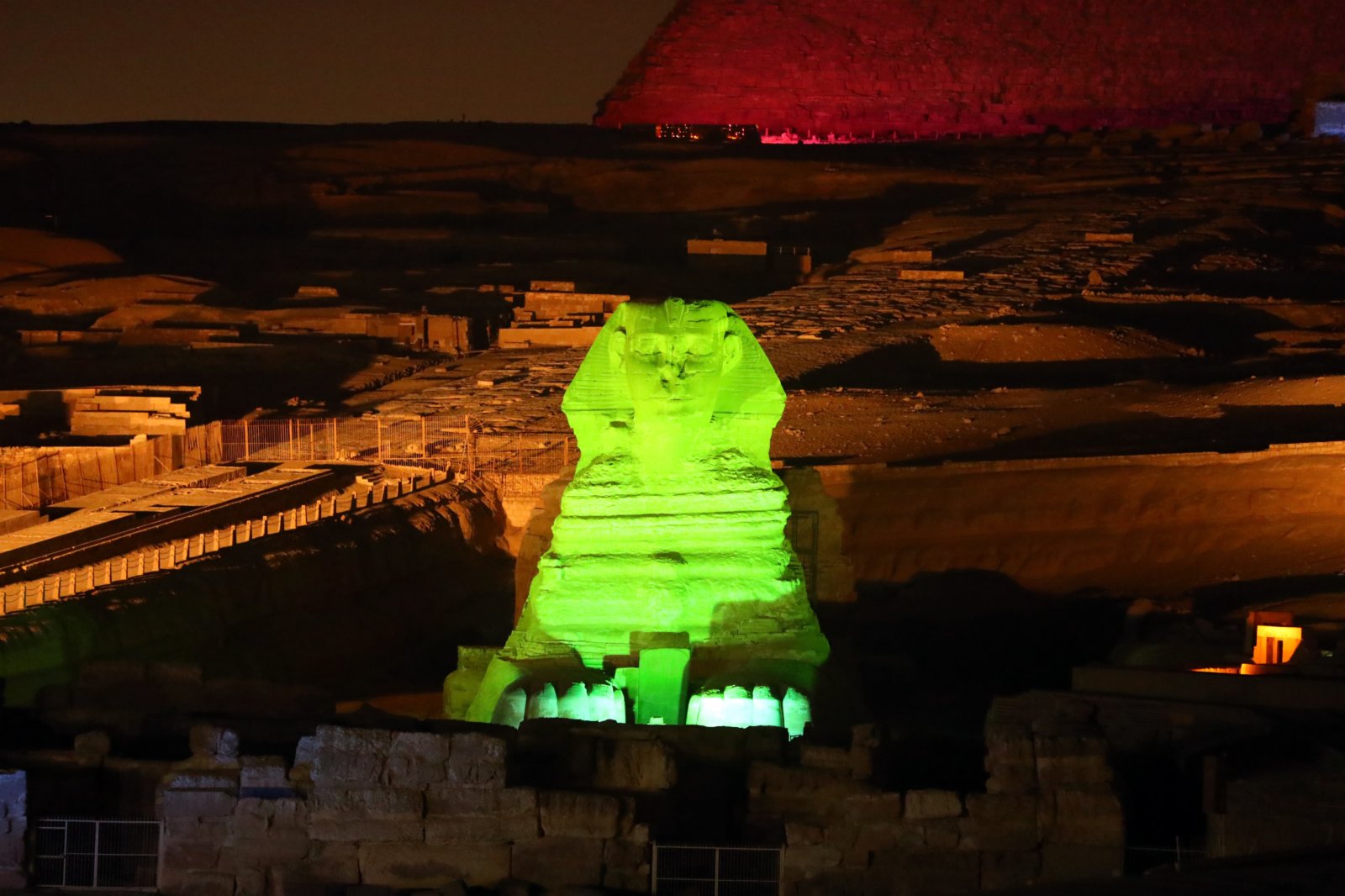 9月27日，埃及吉薩金字塔群景區為遊客上演聲光秀。