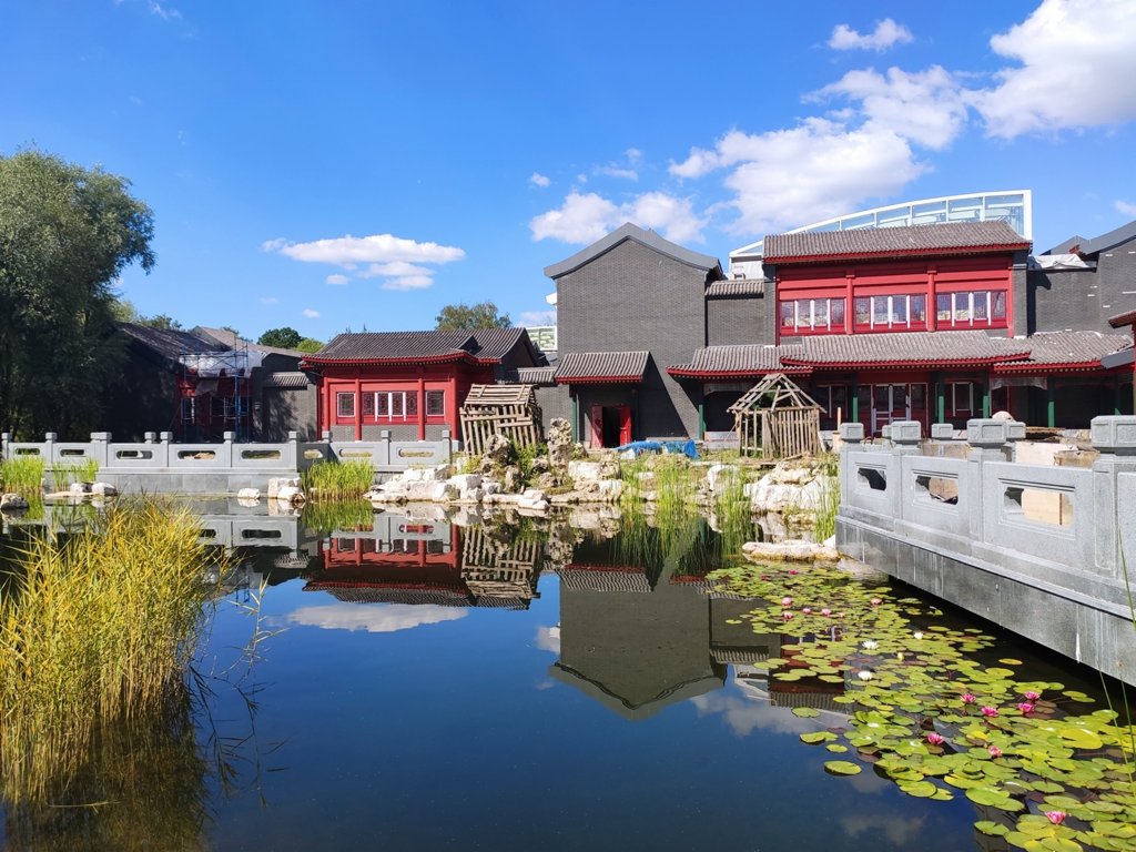 貿易中心附近的傳統中國風公園。（中國日報社）