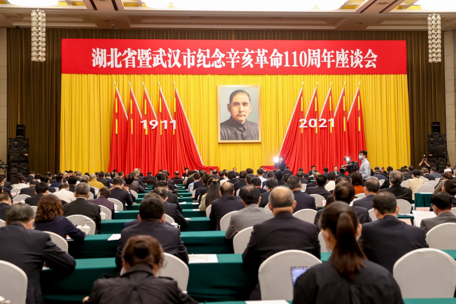 10月9日下午，湖北省暨武漢市紀念辛亥革命110周年座談會在東湖國際會議中心舉行。湖北各界人士、部分港澳台同胞以及辛亥革命志士後裔等出席大會。 中新社