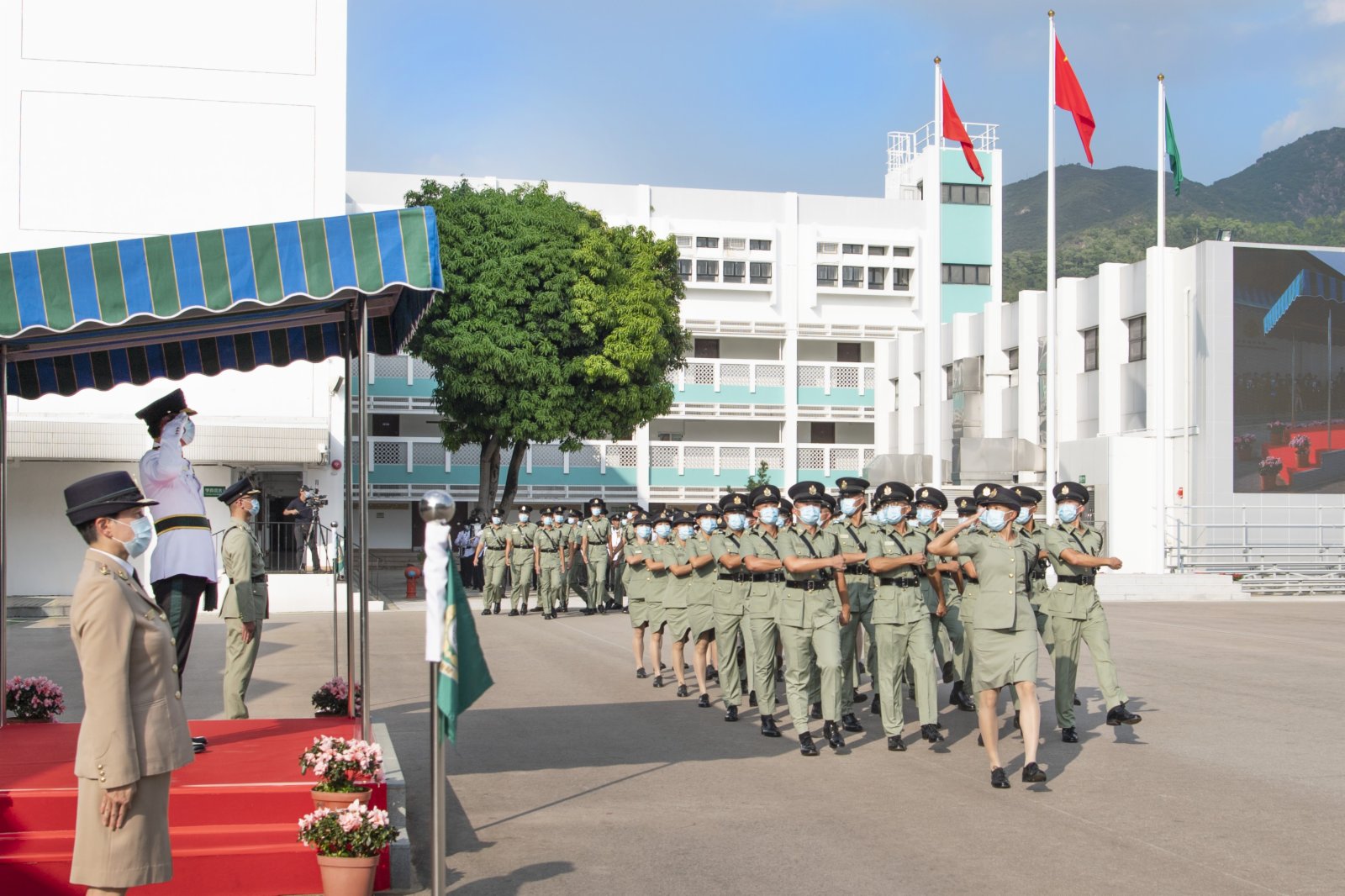 10月19日，香港海關於海關學院以全中式升旗及步操舉行結業會操。（新華社）