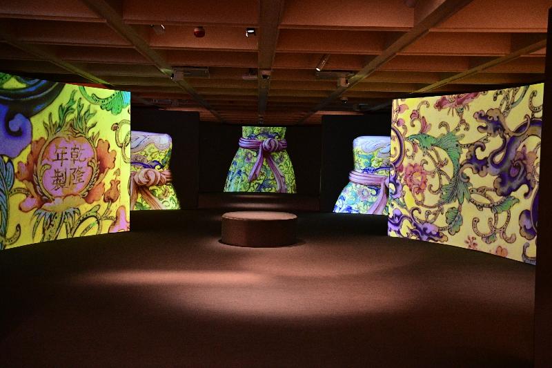 香港藝術館本周五起舉行「#物色──館藏文物的色彩美學」展覽。展覽分為五個不同顏色展區,展出300多件精選中國文物藏品。 香港藝術館本周五起舉行「#物色──館藏文物的色彩美學」展覽。展覽分為五個不同顏色展區,展出300多件精選中國文物藏品。