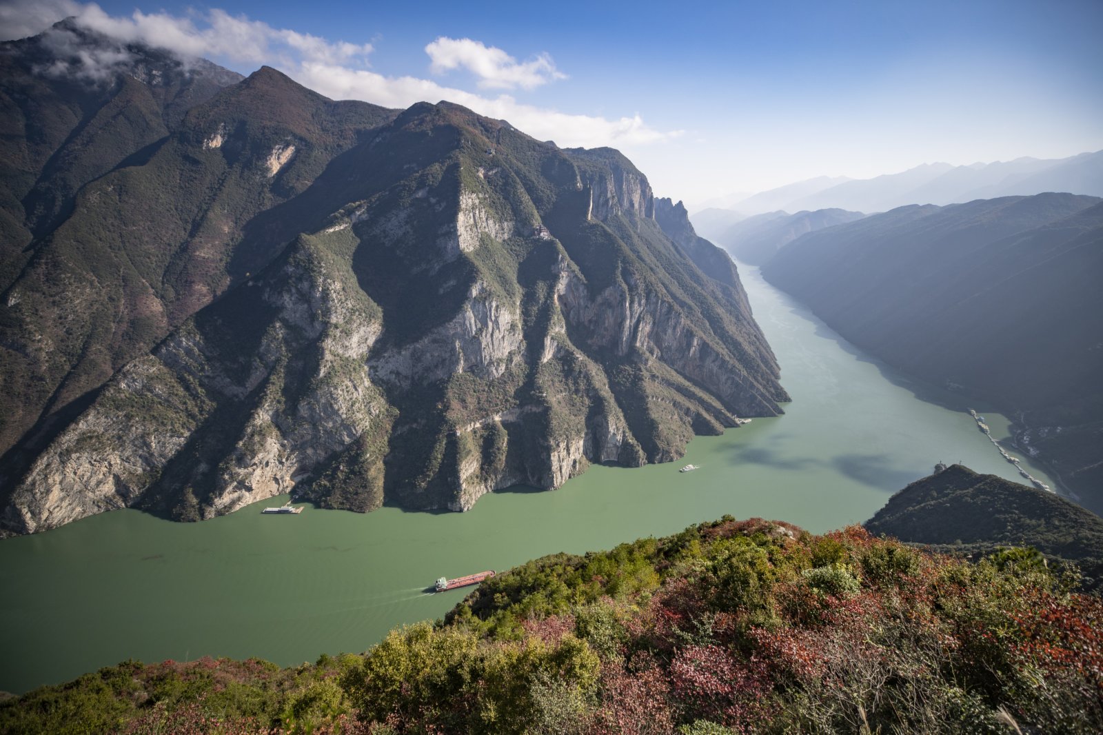 這是11月18日在重慶市巫山縣拍攝的長江巫峽景觀。（新華社）