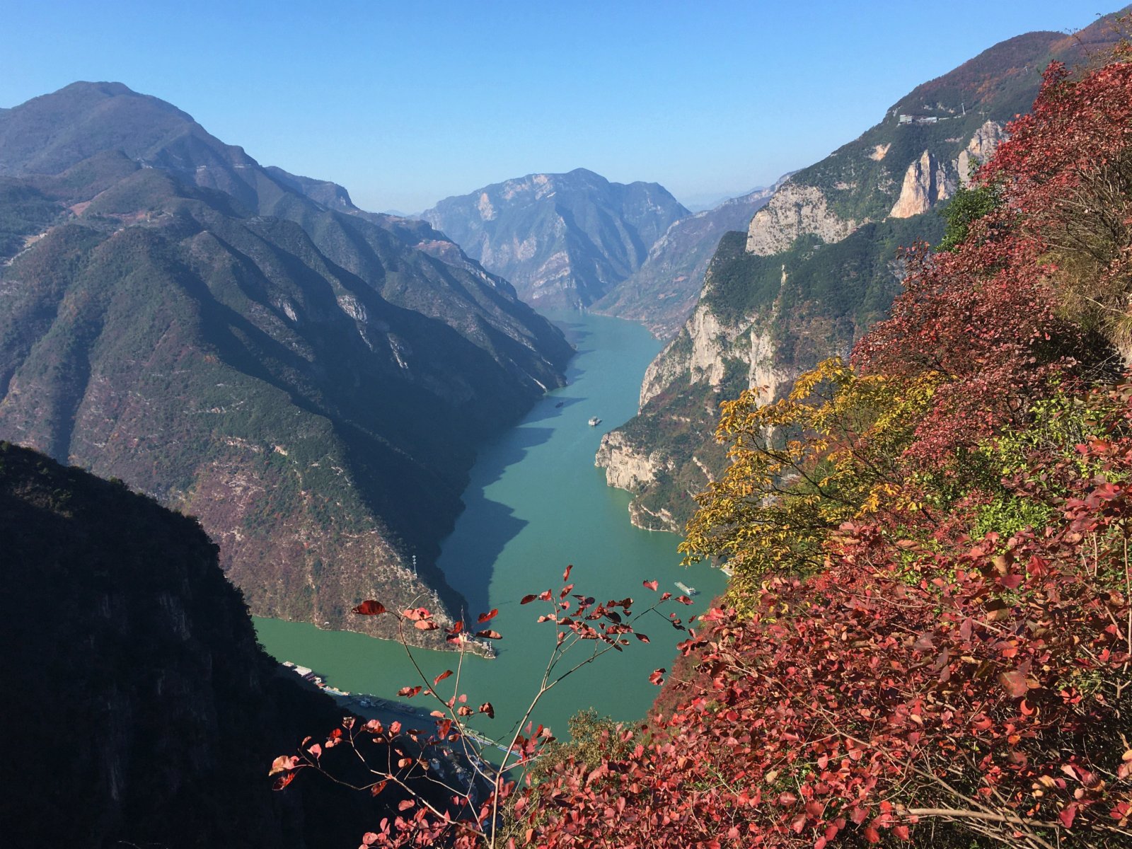 長江三峽巫峽冬景。（新華社）