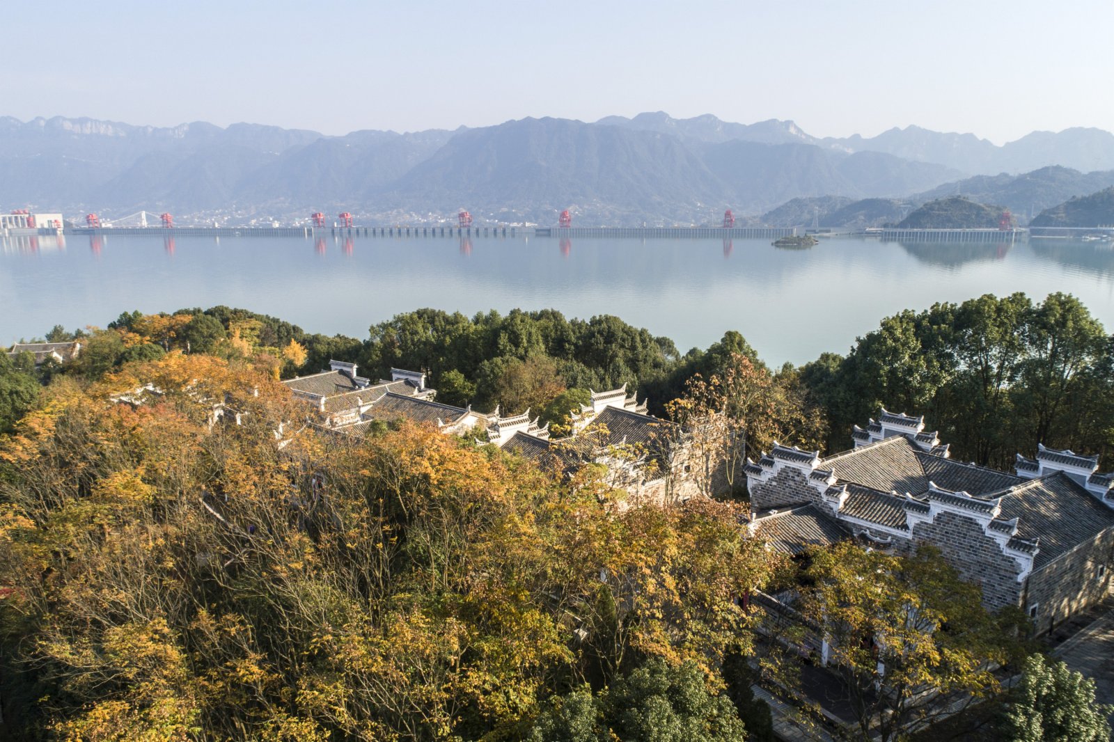 在湖北省宜昌市秭歸縣拍攝的屈原故里文化旅遊區景色。（新華社）