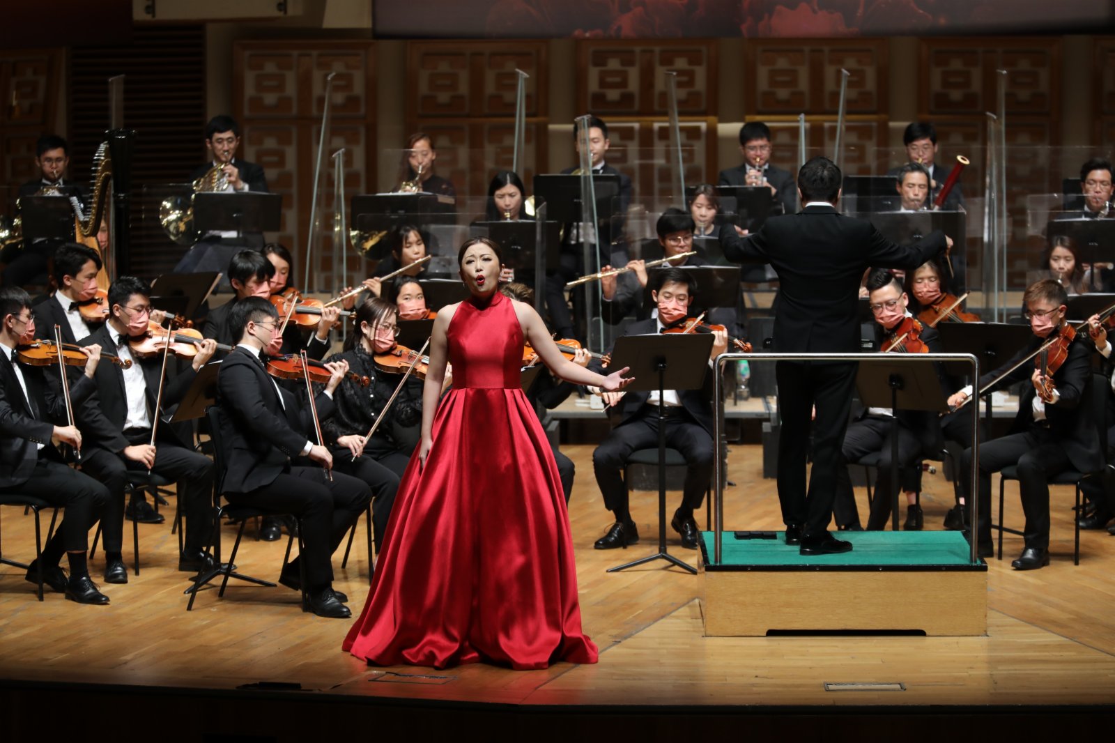為慶祝中國共產黨成立100周年，香港歌劇院、香港樂團及中國音樂家協會香港會員分會，在香港文化中心音樂廳舉辦「百年慶典音樂會」。（大公文匯全媒體記者李斯哲攝）