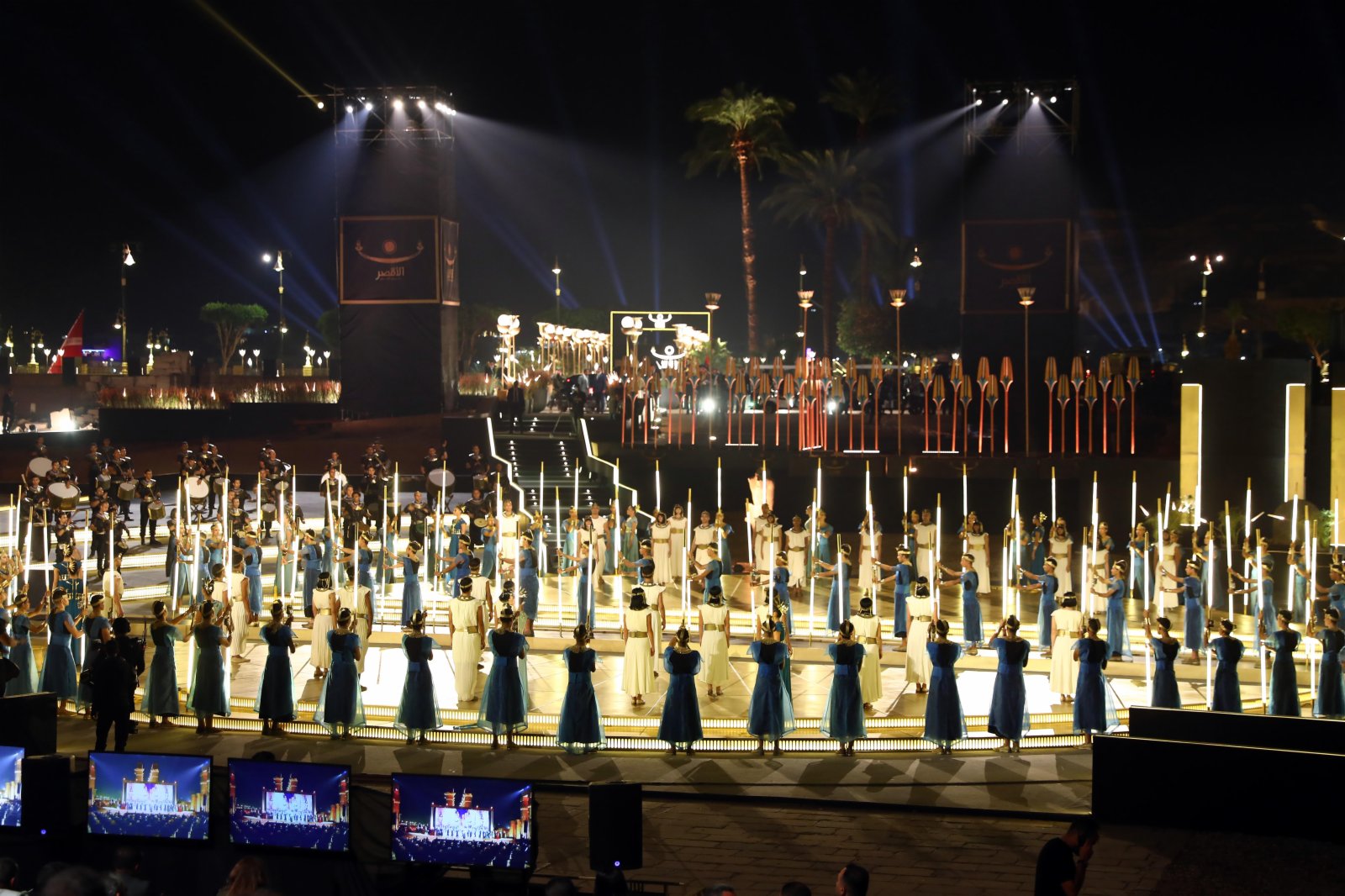 11月25日，演員在埃及盧克索舉行的慶祝儀式上表演。