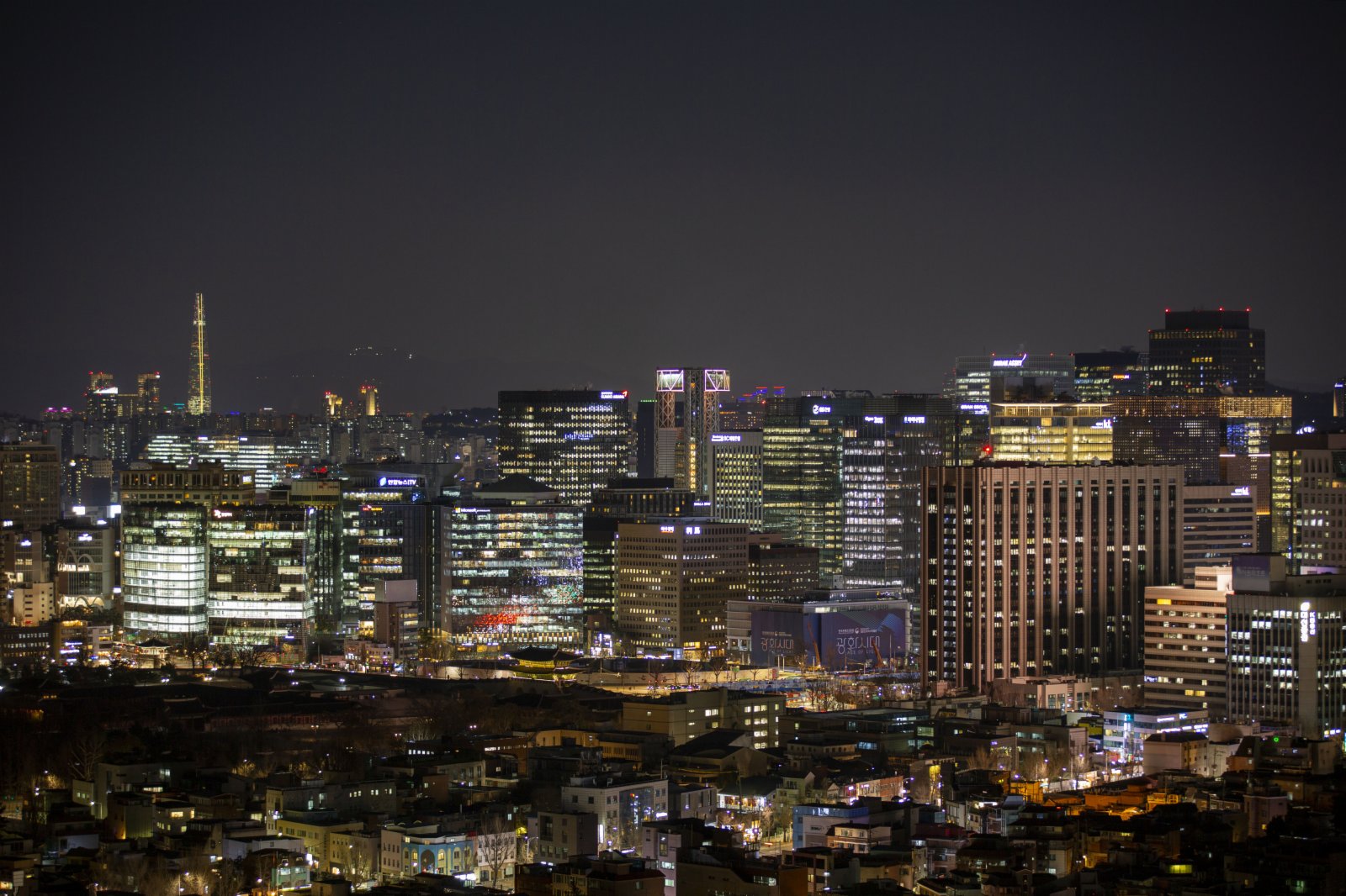 這是12月1日在韓國首爾拍攝的城市夜景。（新華社）